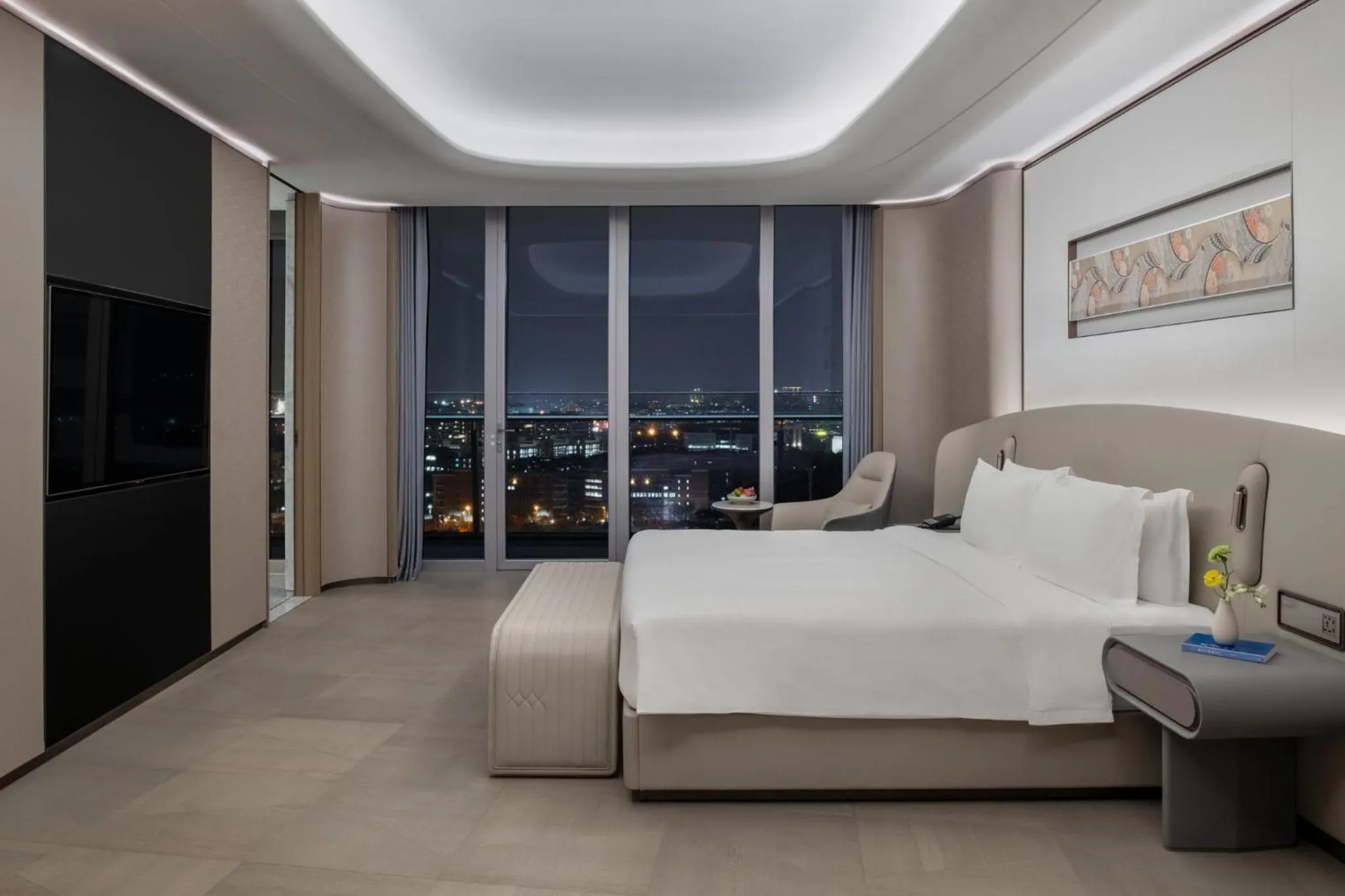 Photo of the whole room, Bed in Vignette Collection The Xanadu Guangzhou, an IHG Hotel