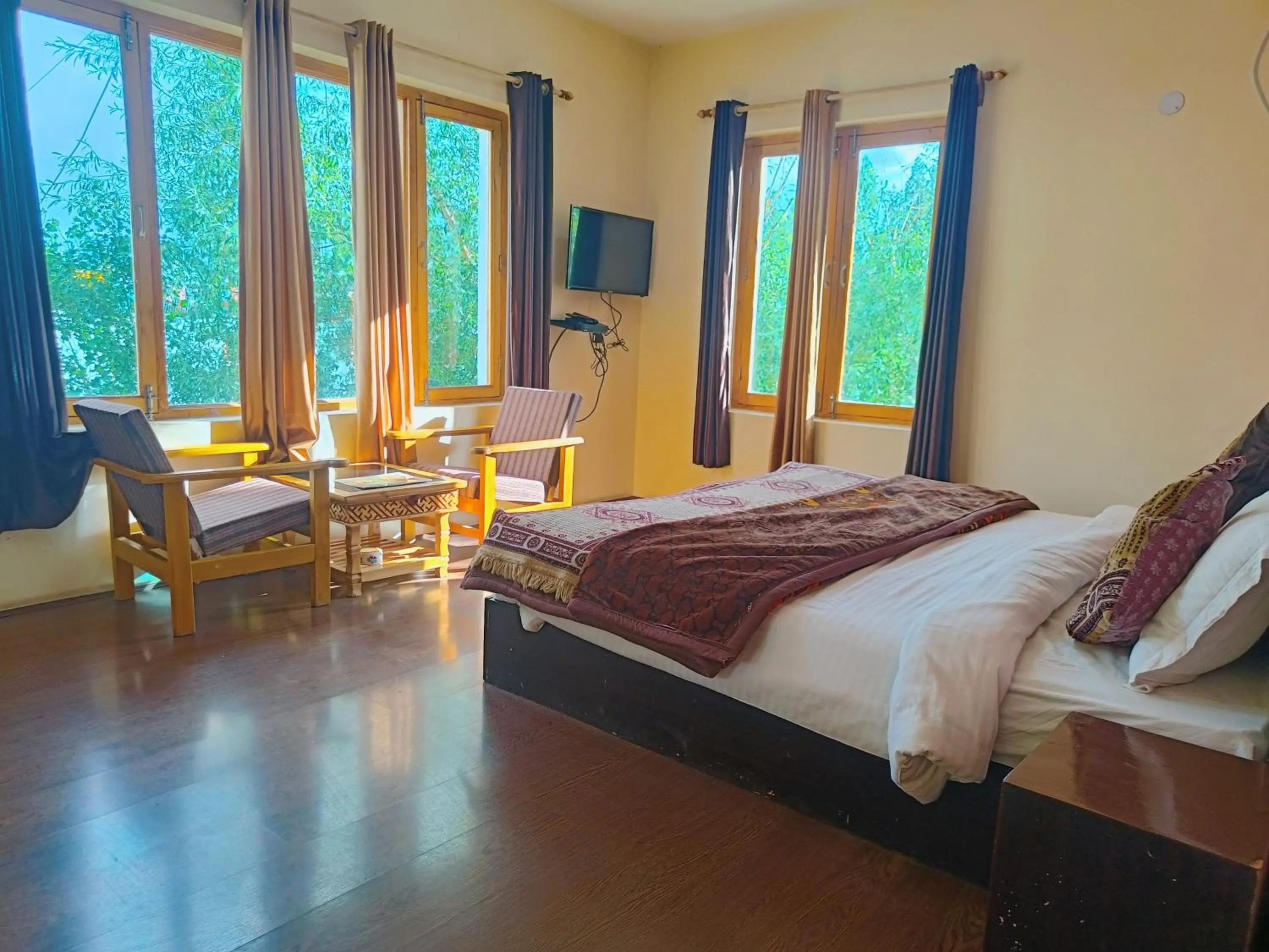 Bed in Hotel Malik Residency