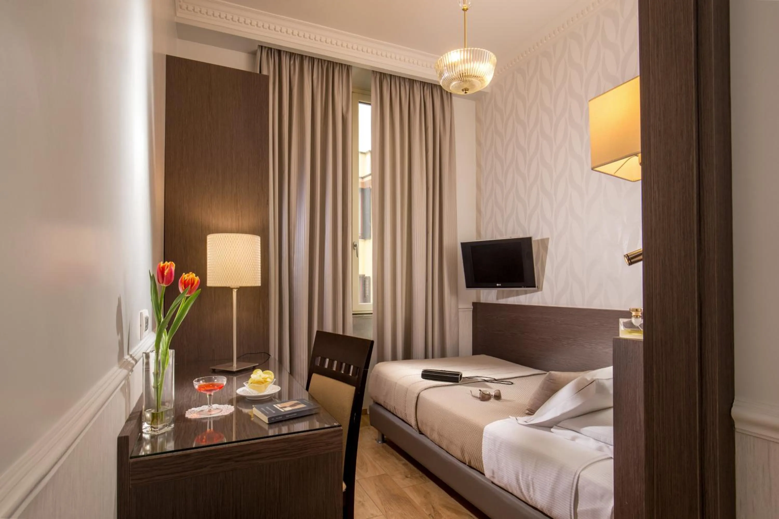 Photo of the whole room, TV/Entertainment Center in Hotel Alexandra