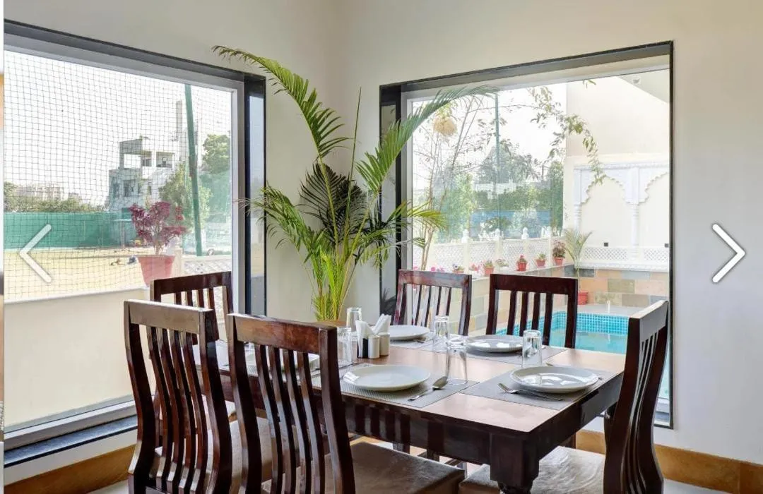 Restaurant/places to eat in Vasant Vilas