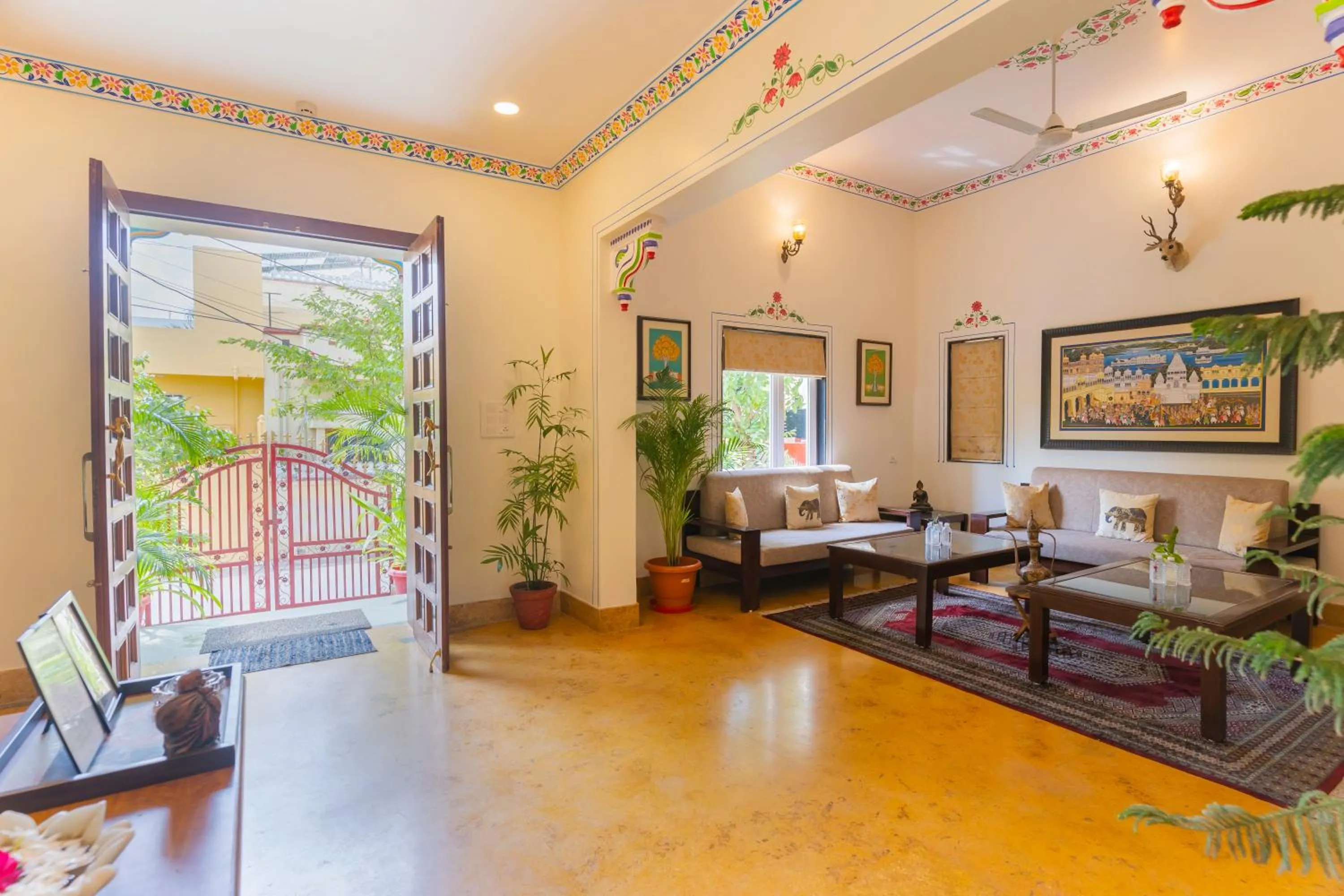 Facade/entrance in Vasant Vilas