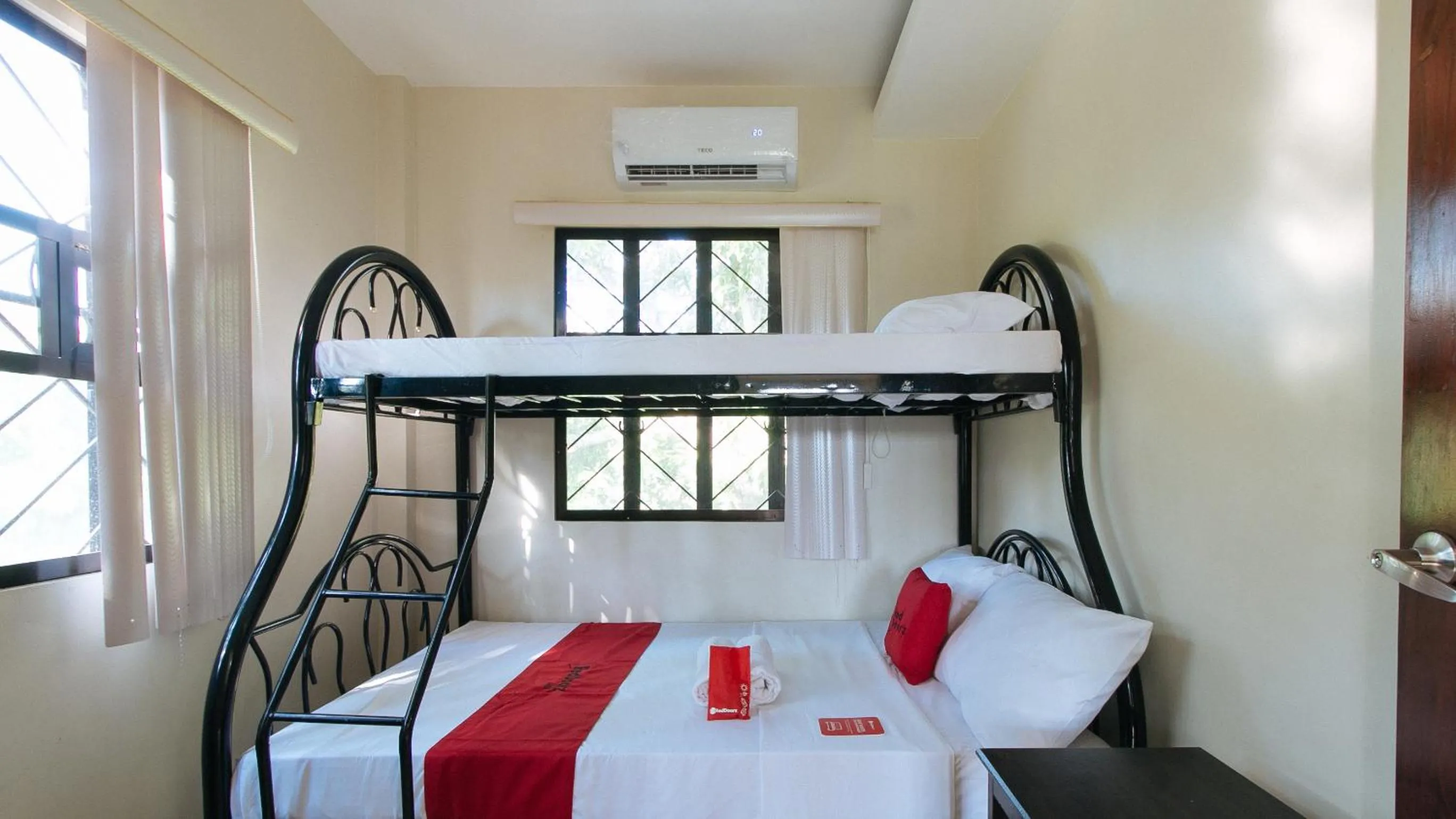 bunk bed, Bed in RedDoorz Sonia Unidos Magroves Garden Resort RedPartner