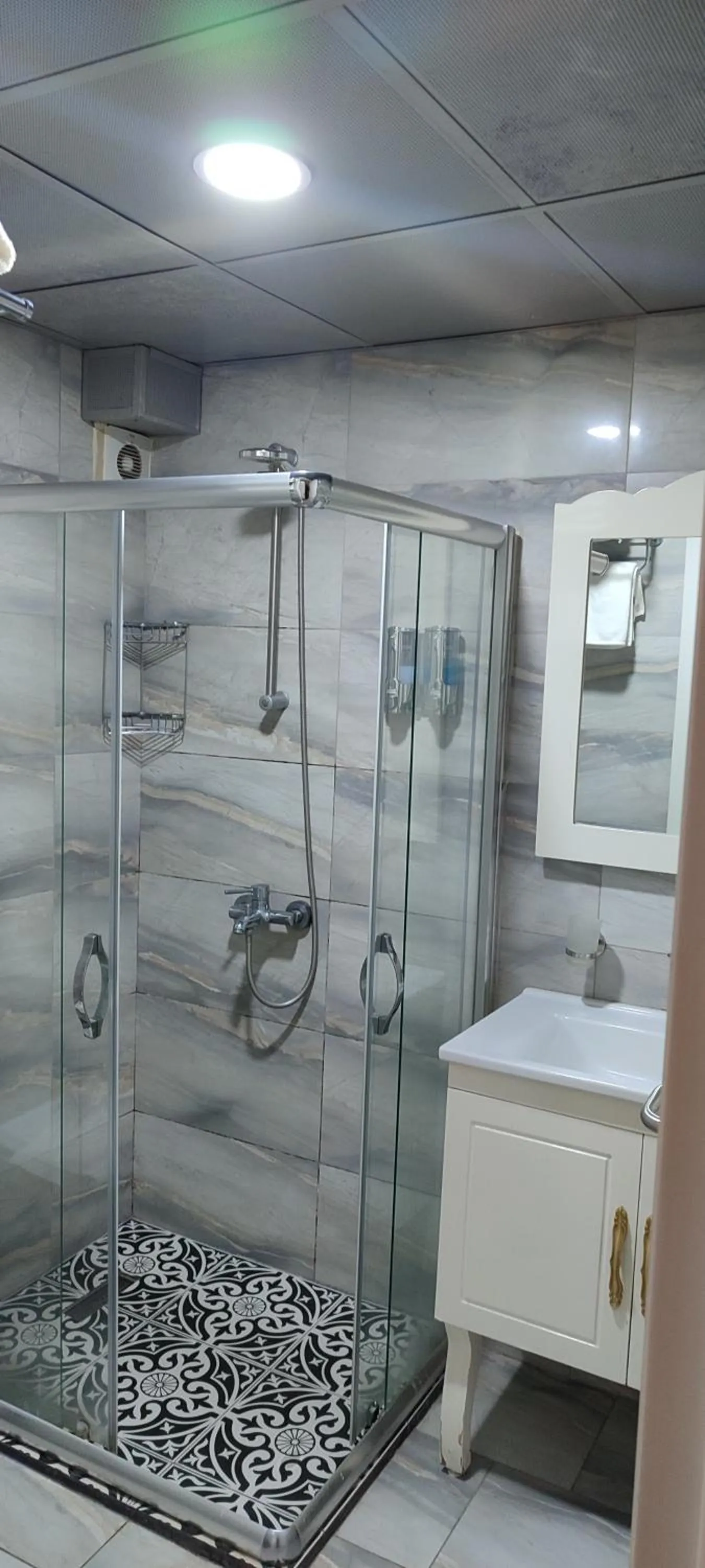 Shower in Miss City Hotel Taksim