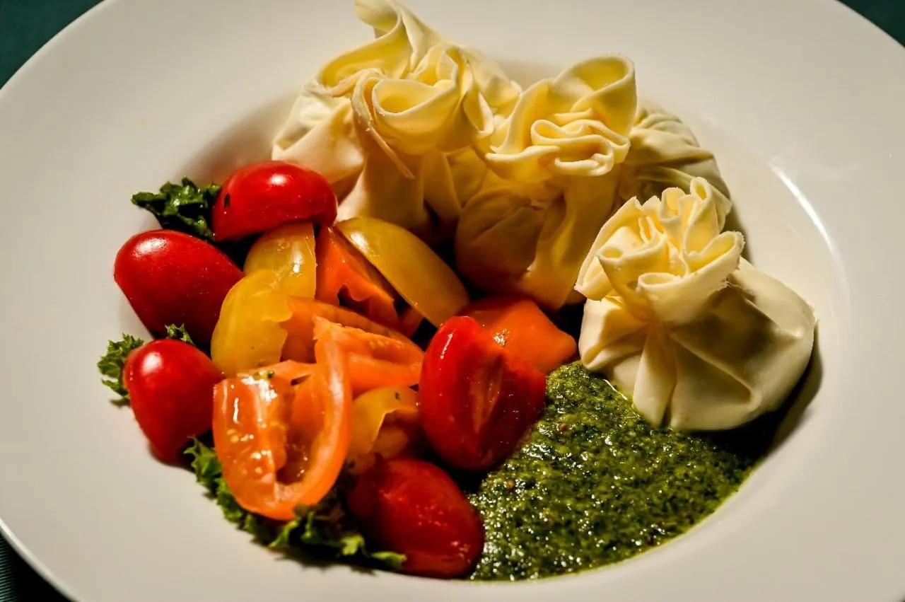 Restaurant/places to eat in Hill Hotel