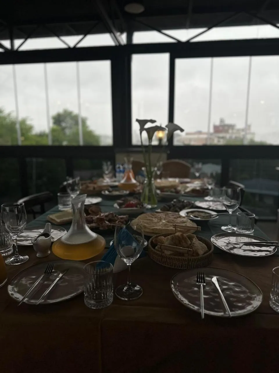 Restaurant/places to eat in Hill Hotel