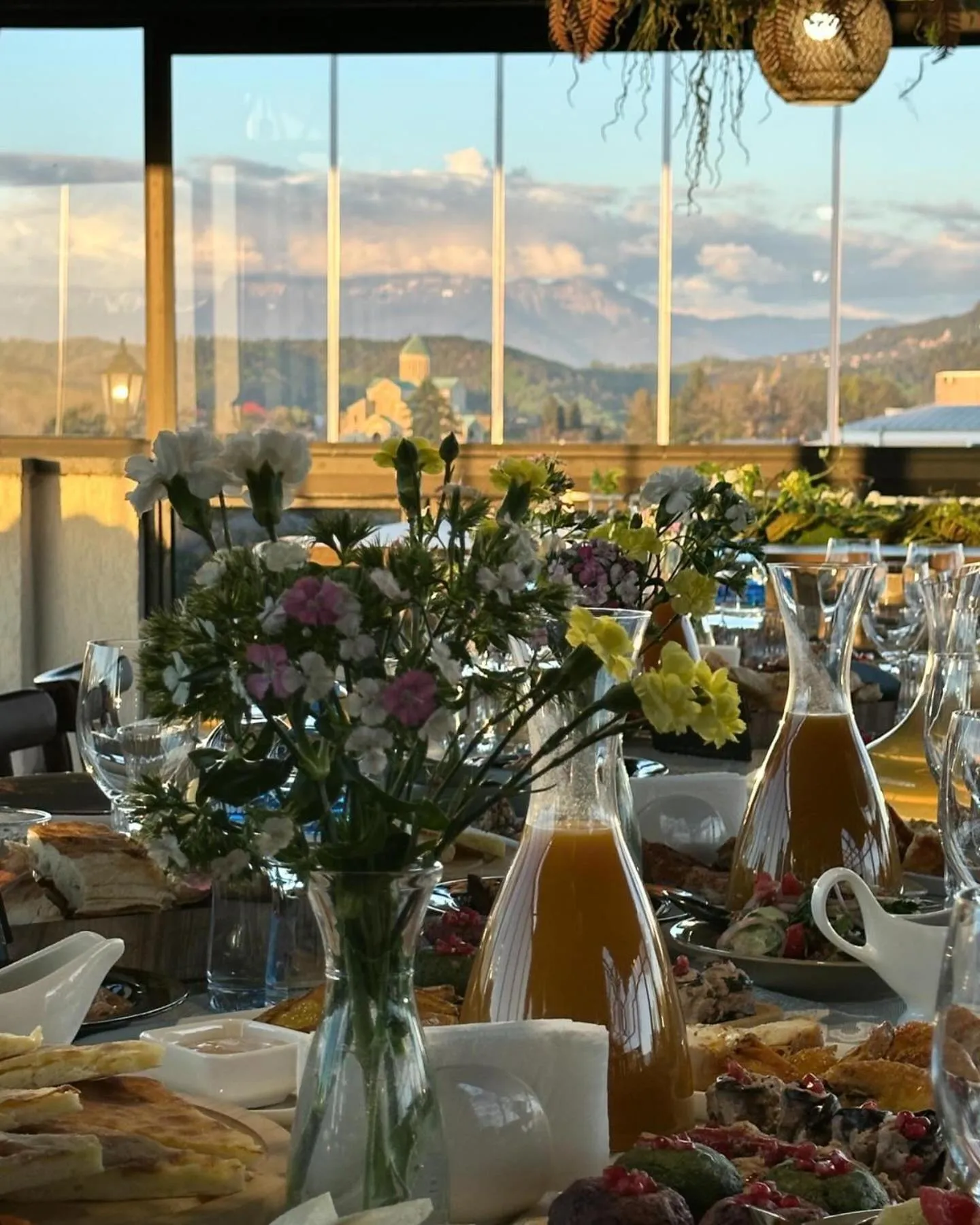 Restaurant/places to eat in Hill Hotel