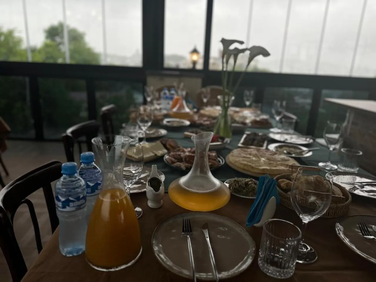 Restaurant/places to eat in Hill Hotel