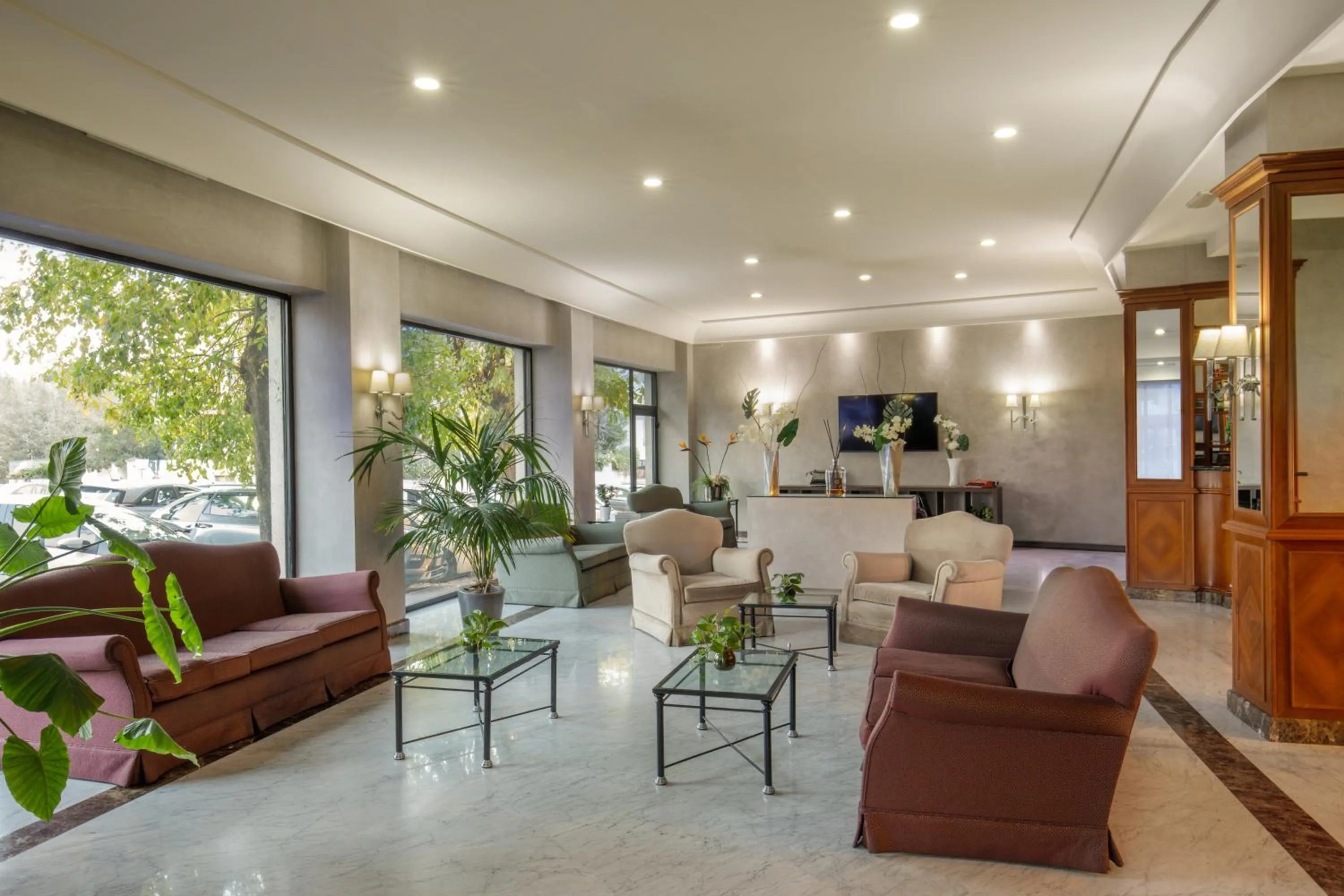 Lobby or reception in Hotel Santa Costanza by OMNIA hotels