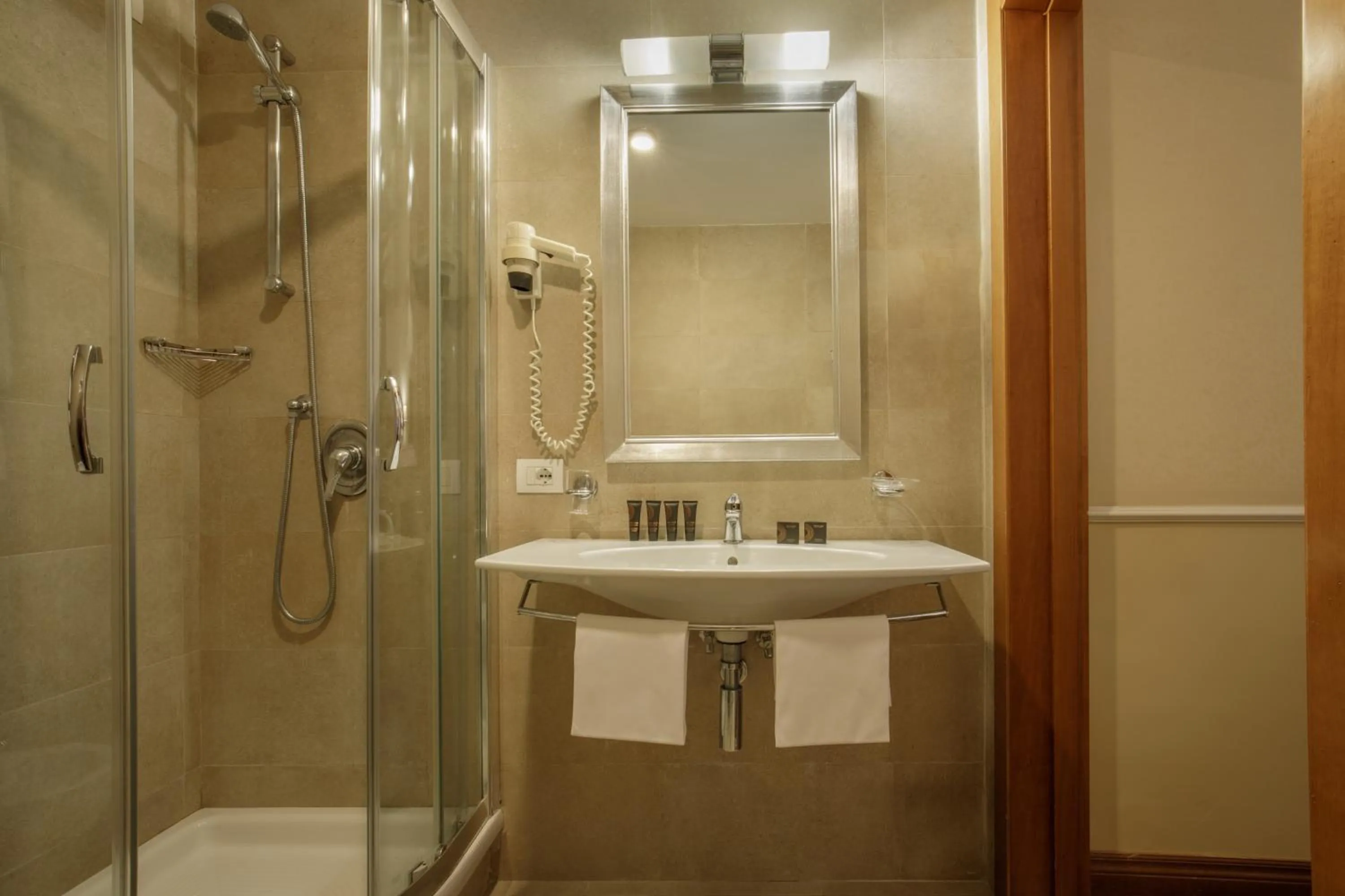 Shower in Hotel Santa Costanza by OMNIA hotels