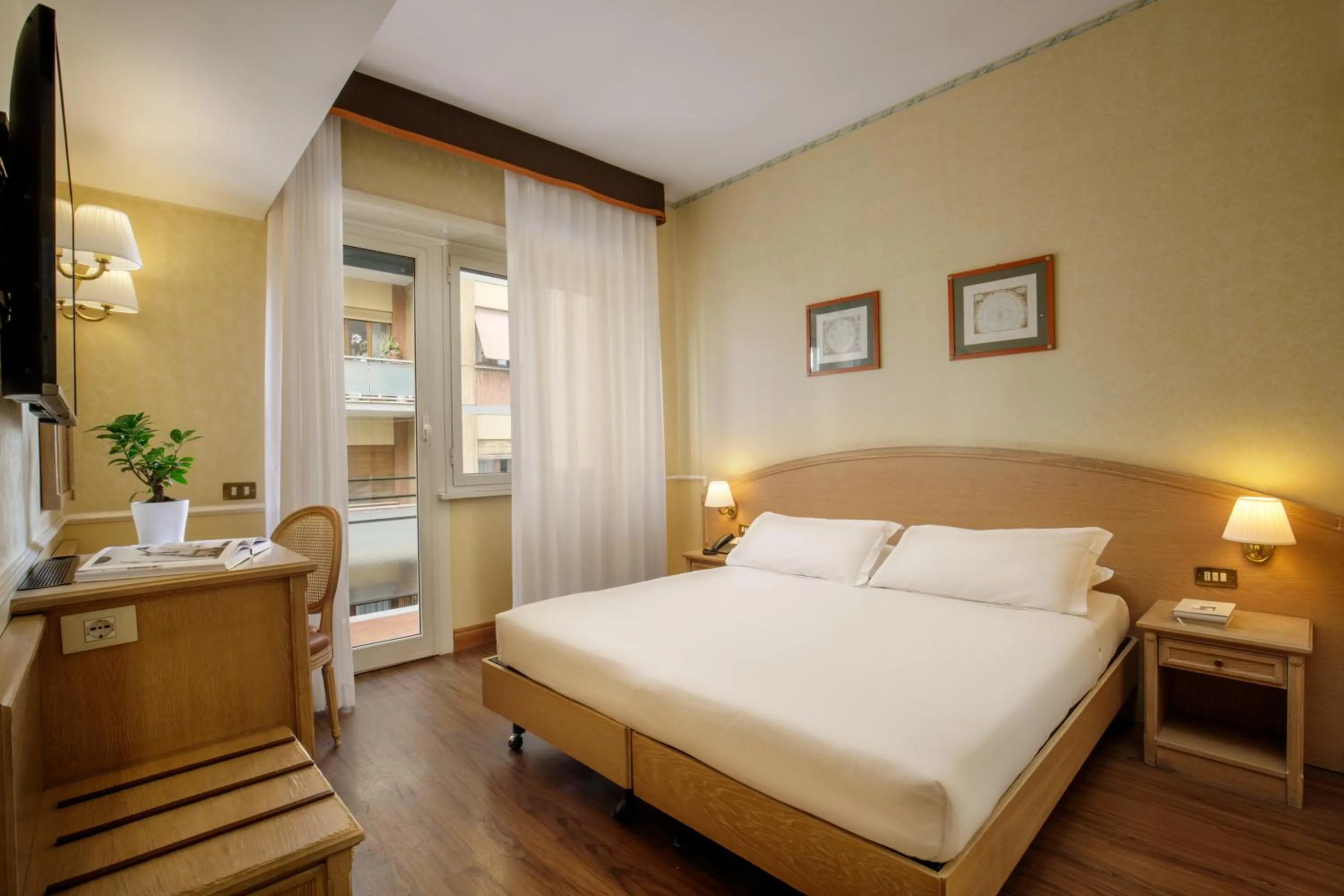 Bed in Hotel Santa Costanza by OMNIA hotels