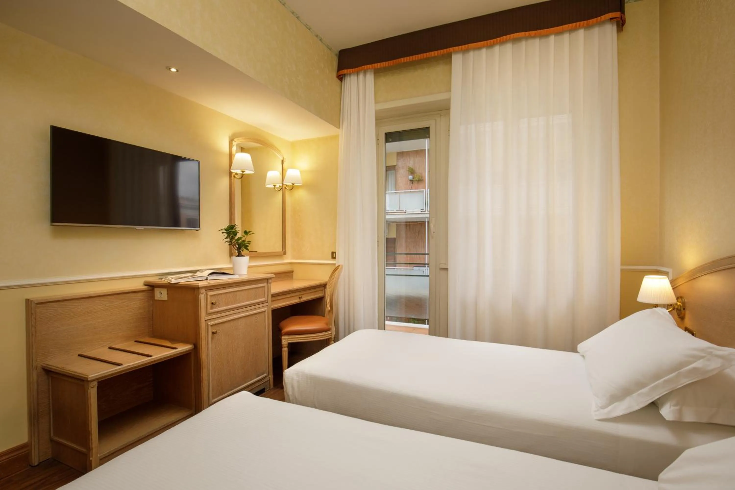 Bed in Hotel Santa Costanza by OMNIA hotels
