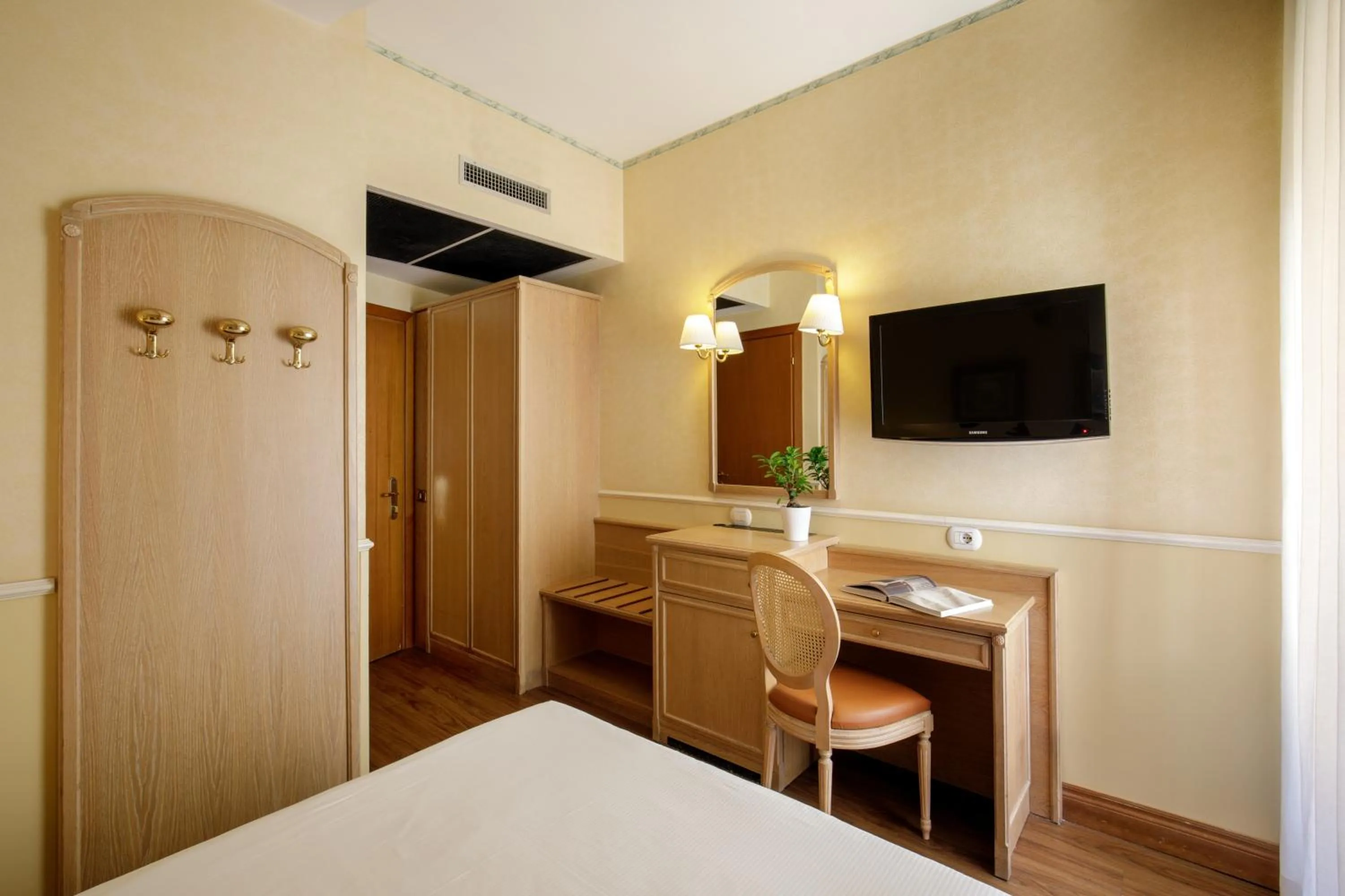 Bed in Hotel Santa Costanza by OMNIA hotels