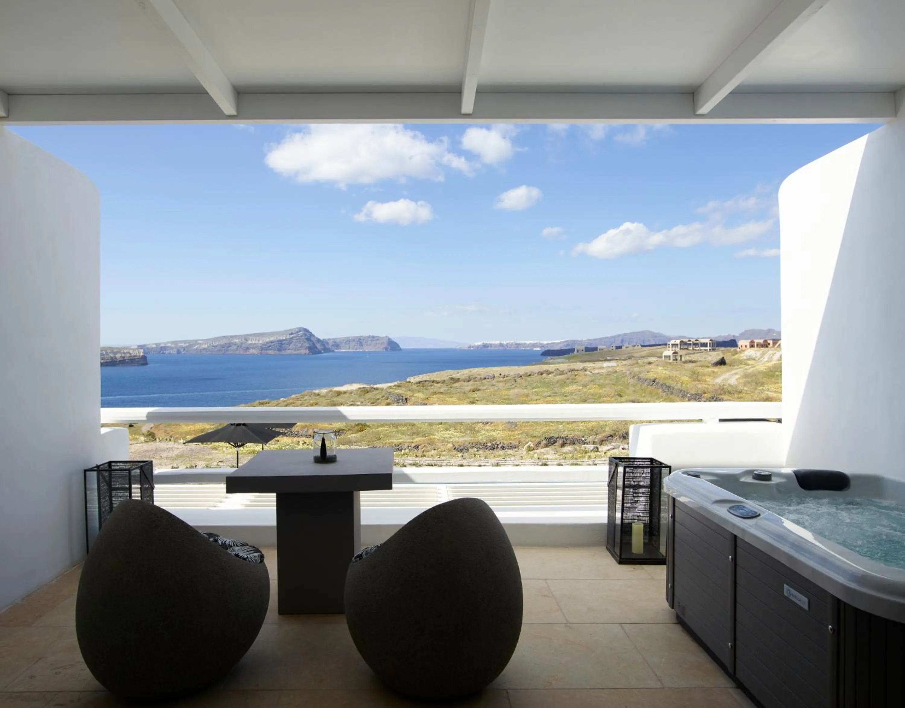 Hot Tub in Absolute Paradise Santorini