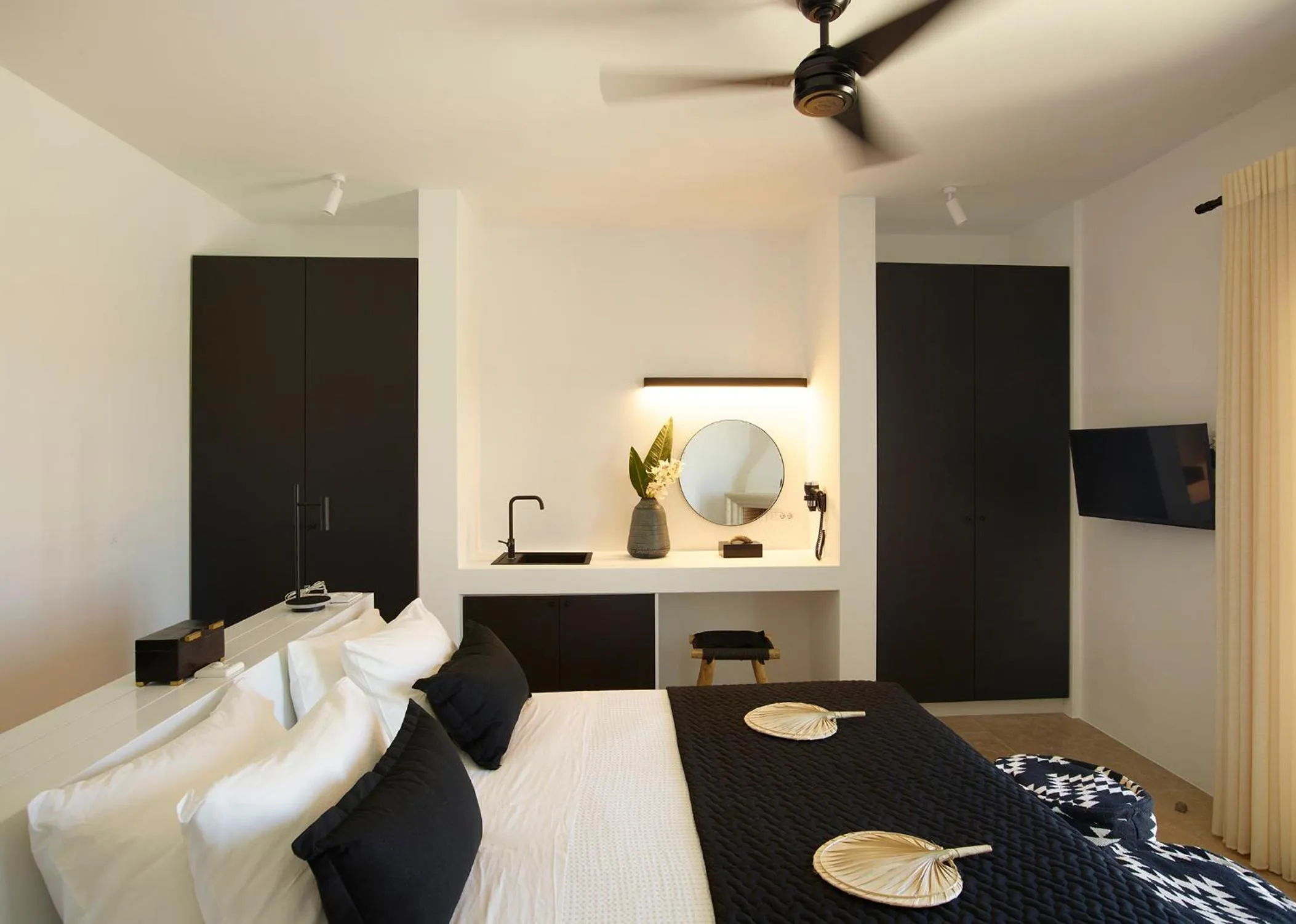 Bed in Absolute Paradise Santorini