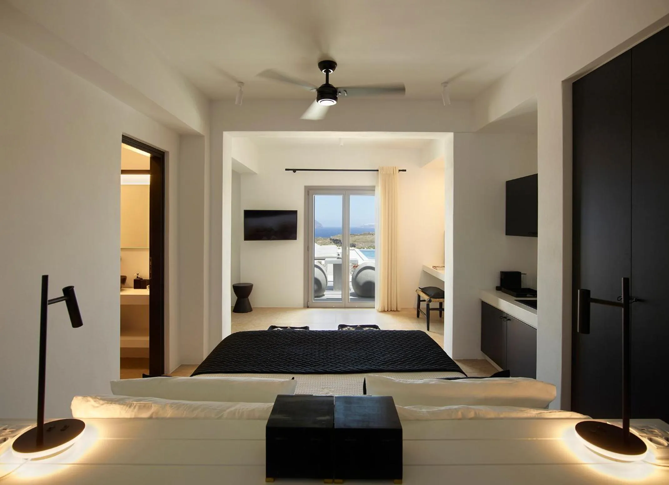 Bed in Absolute Paradise Santorini