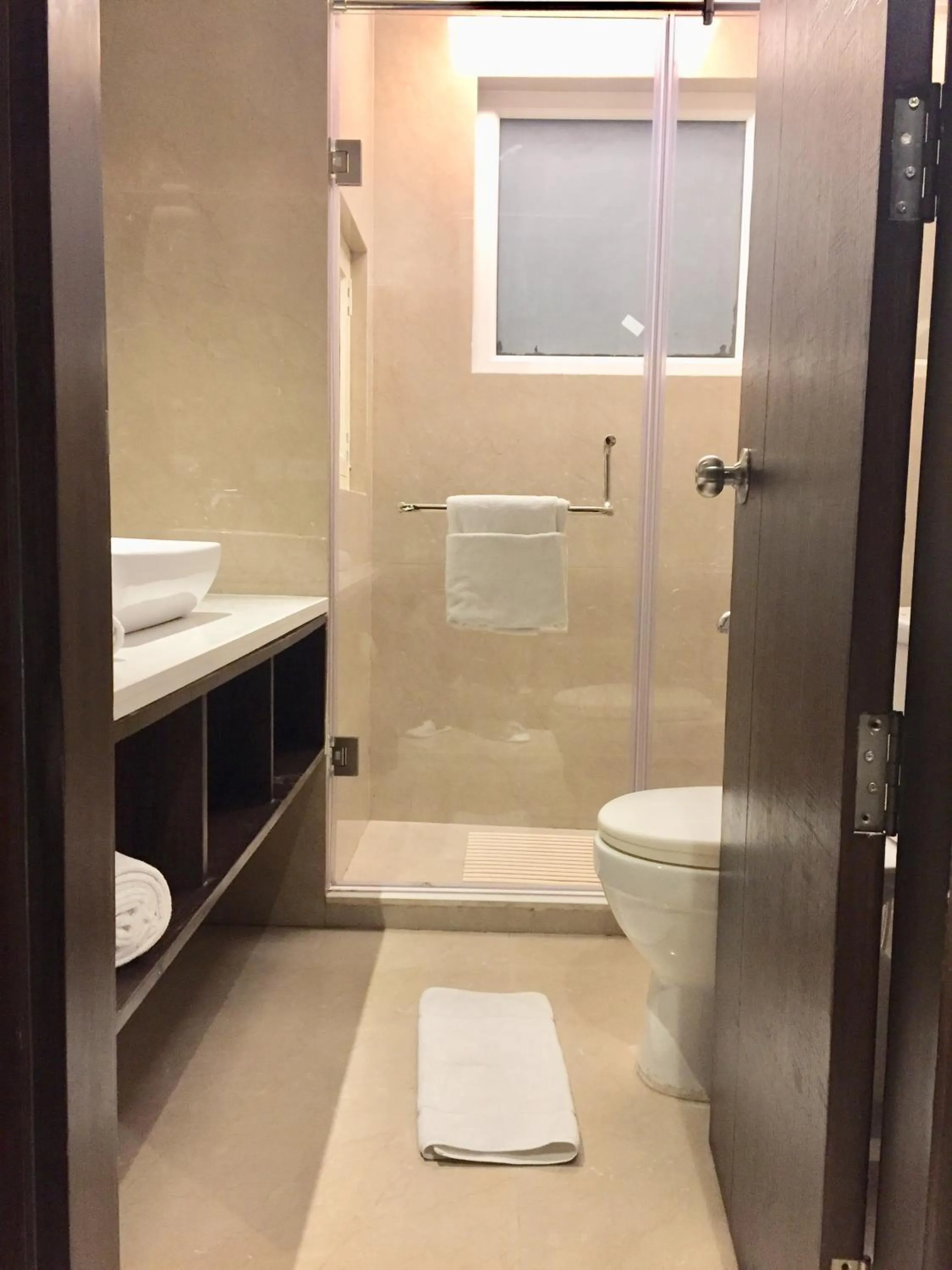 Bathroom in Hotel Le ROI Lake View Koti