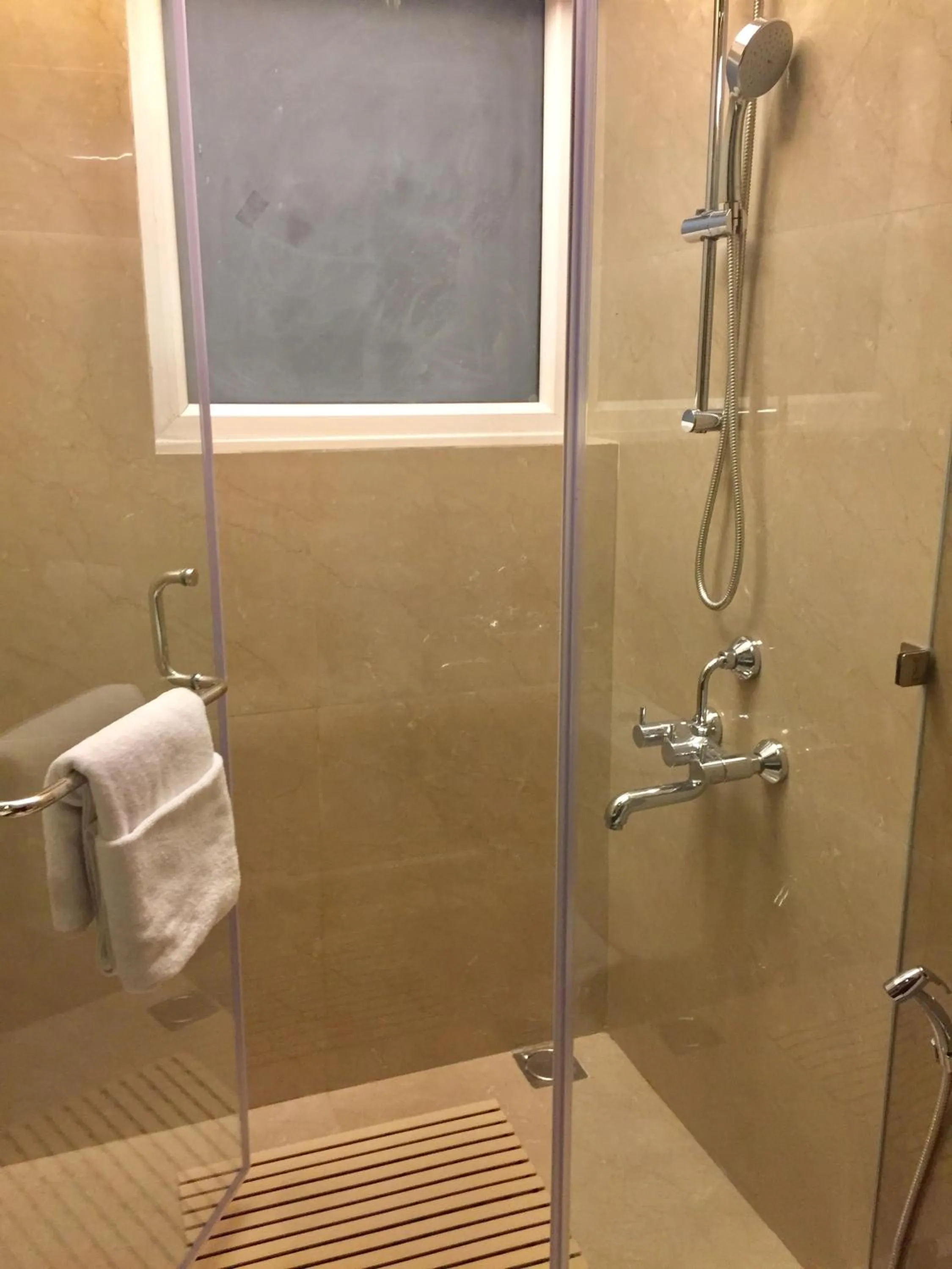 Bathroom in Hotel Le ROI Lake View Koti