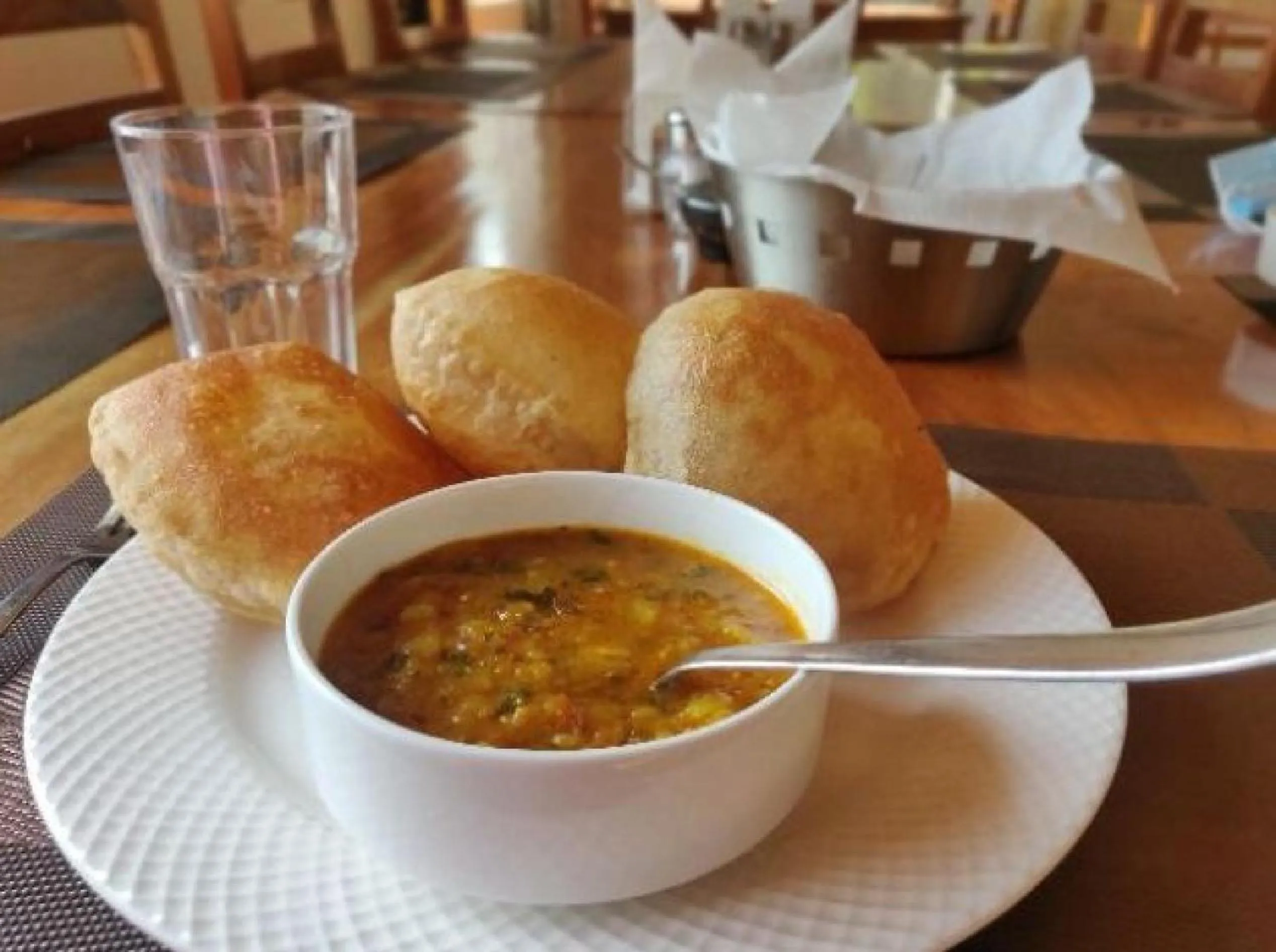 Food in Hotel Le ROI Lake View Koti