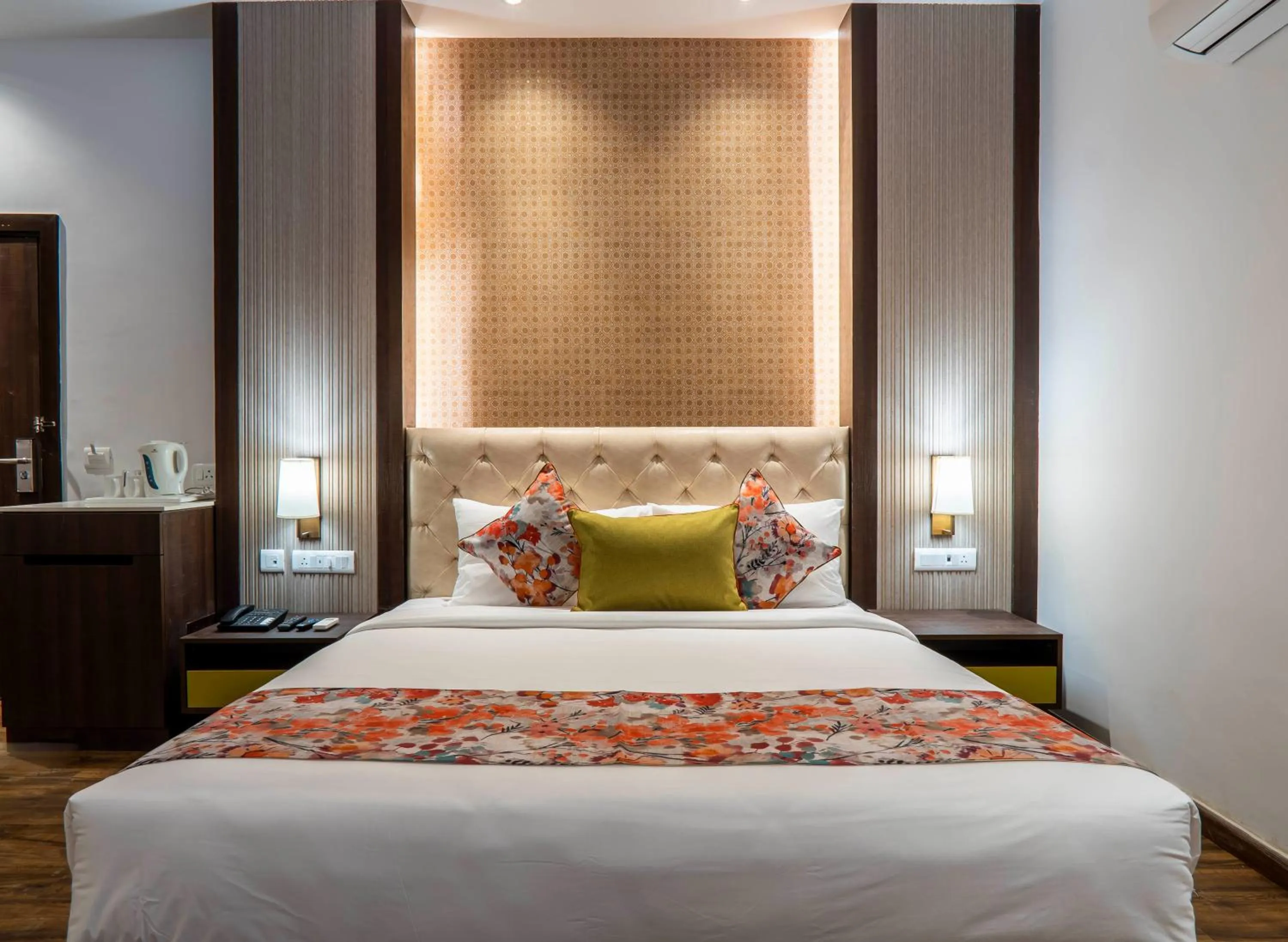 Bed in Hotel Le ROI Lake View Koti