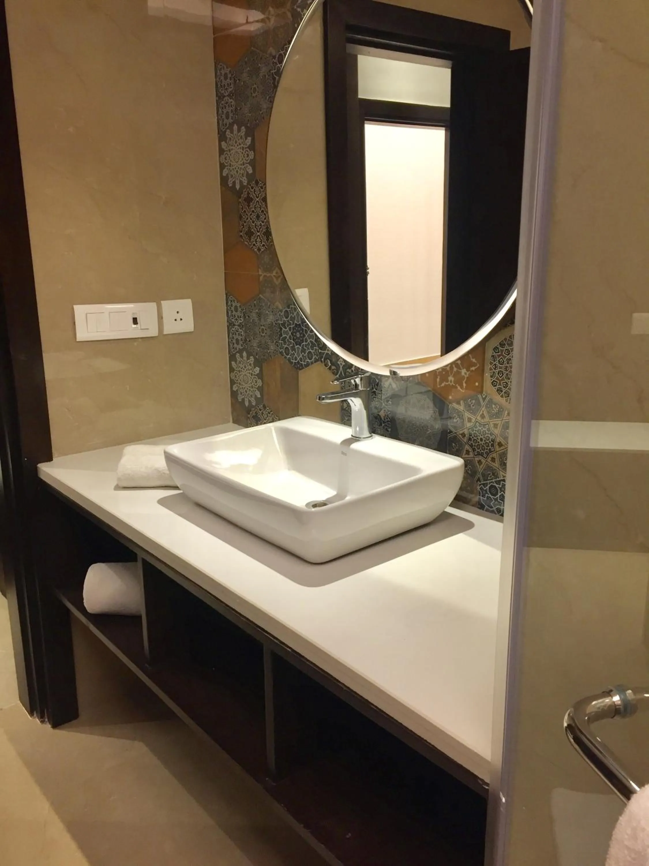 Bathroom in Hotel Le ROI Lake View Koti