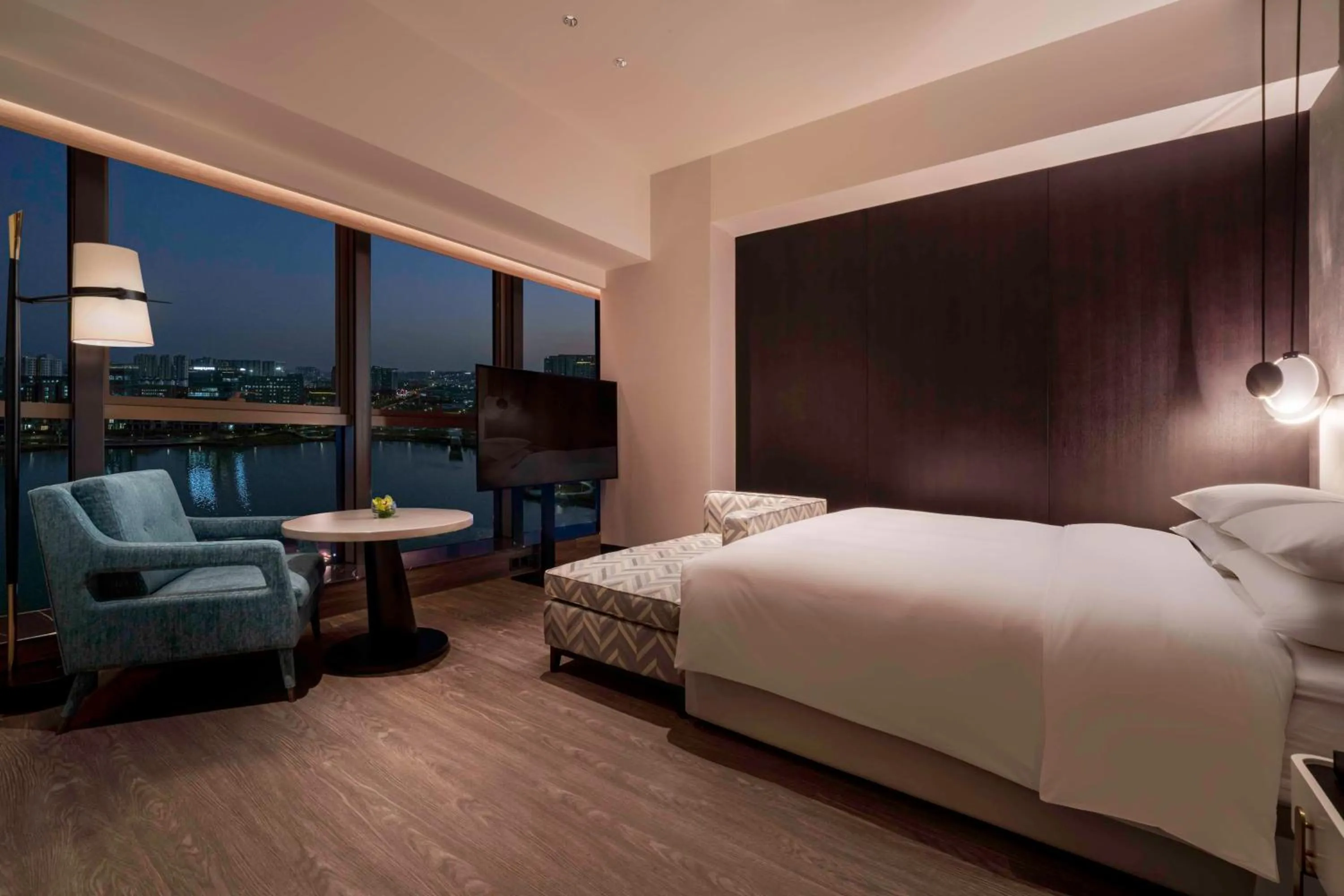 Photo of the whole room, Bed in Hyatt Centric Lakeside Ningbo