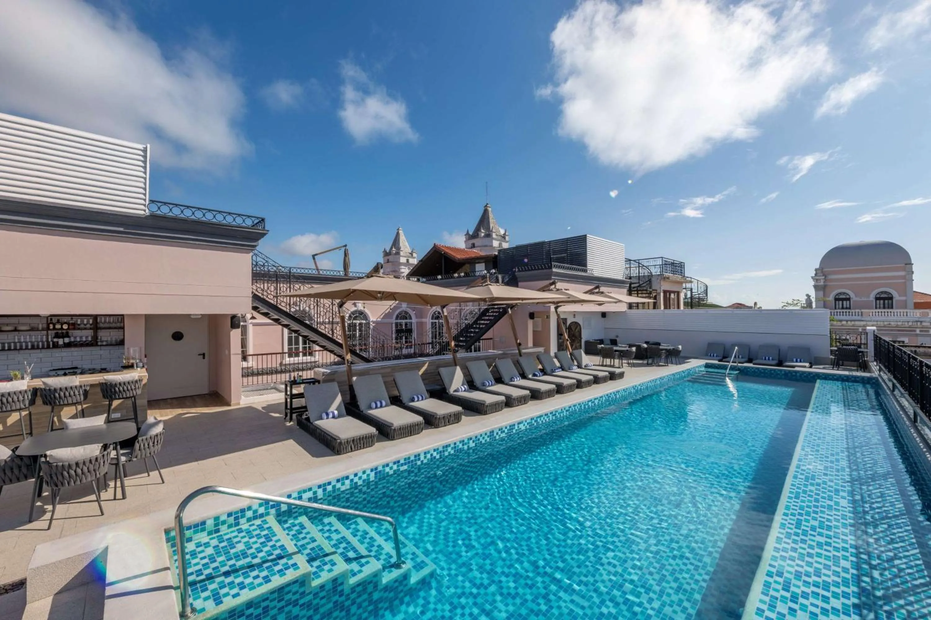 Swimming pool in Hotel La Compañía Casco Antiguo