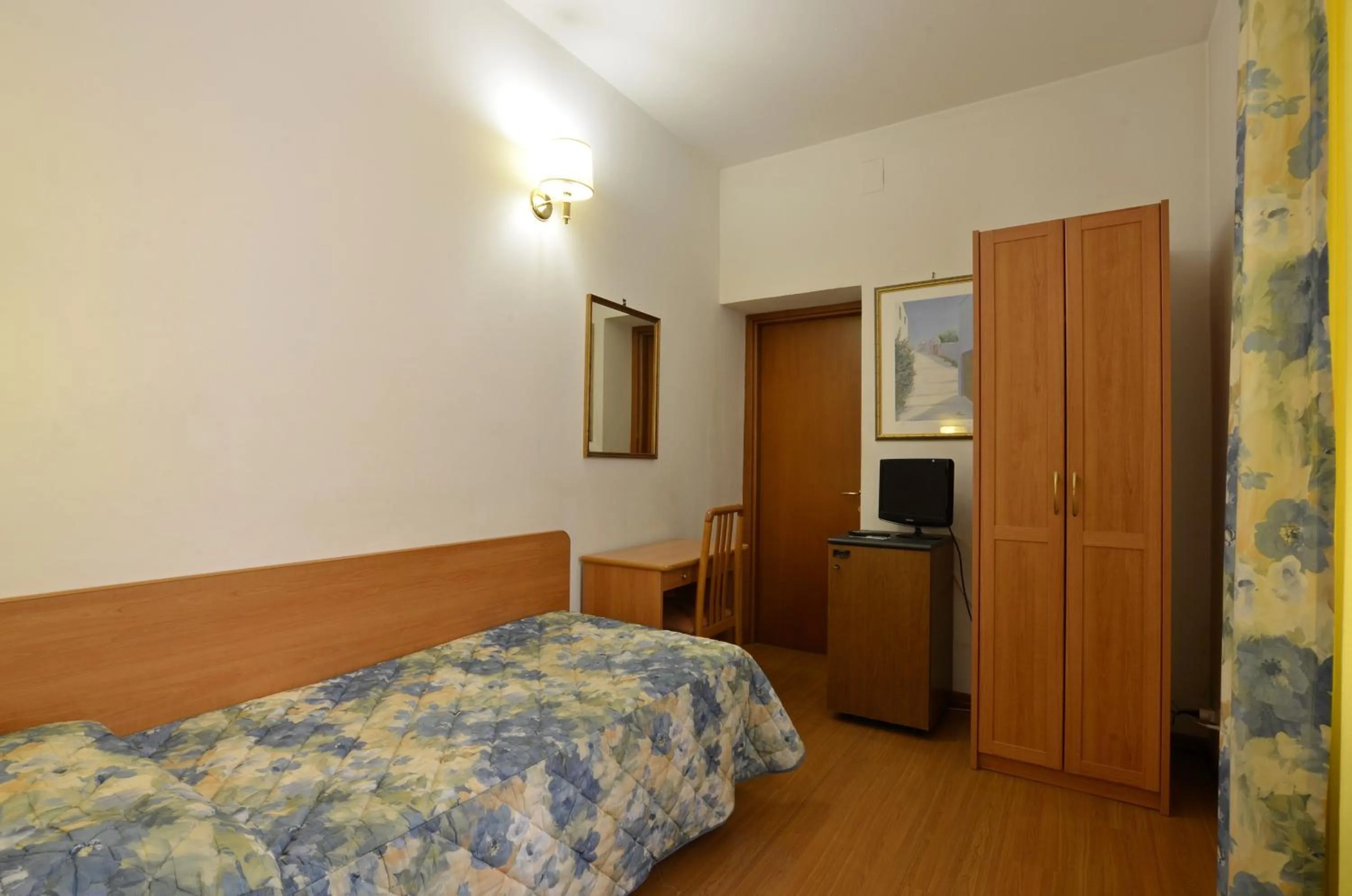 Photo of the whole room, Bed in Hotel Tirreno