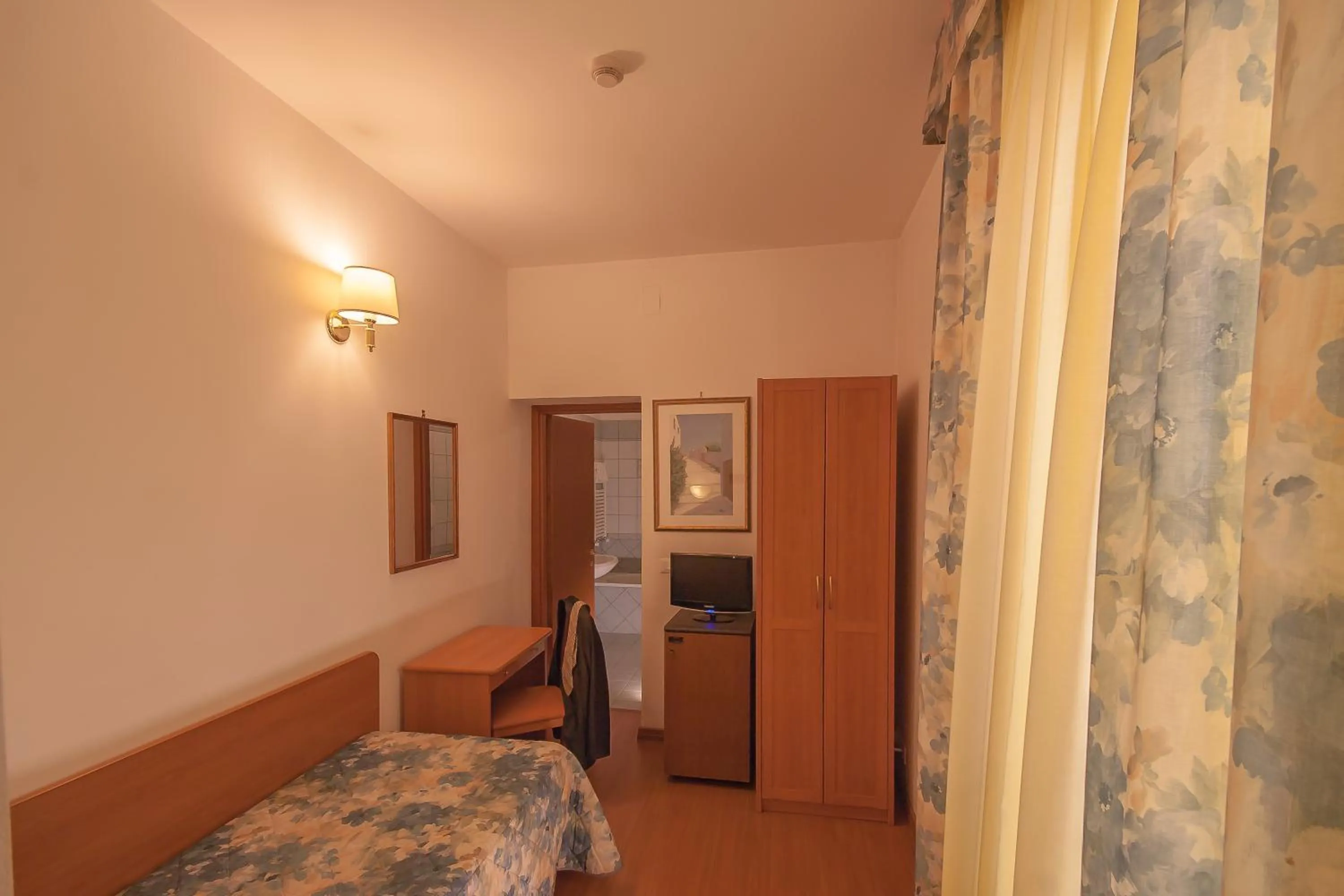 Photo of the whole room, Bed in Hotel Tirreno