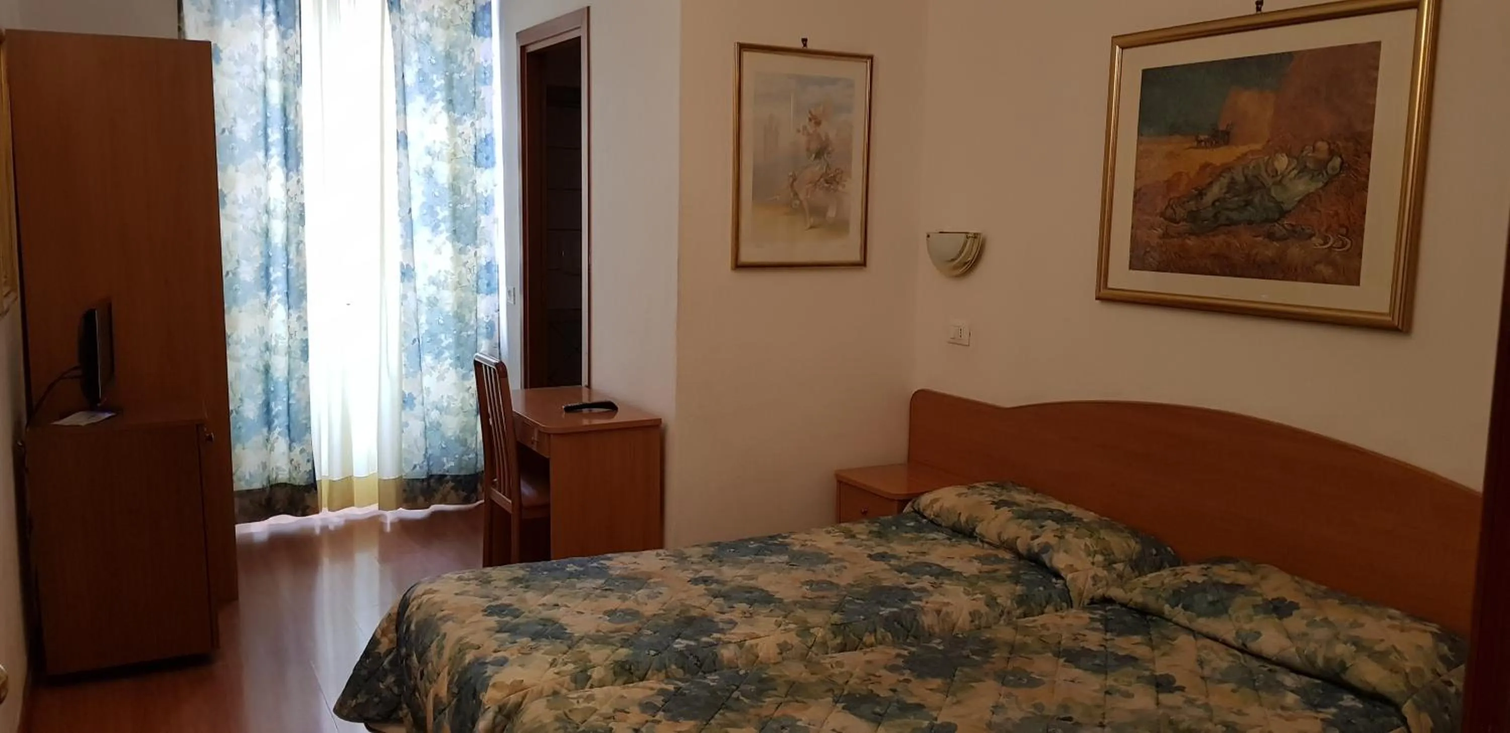 Bedroom, Bed in Hotel Tirreno