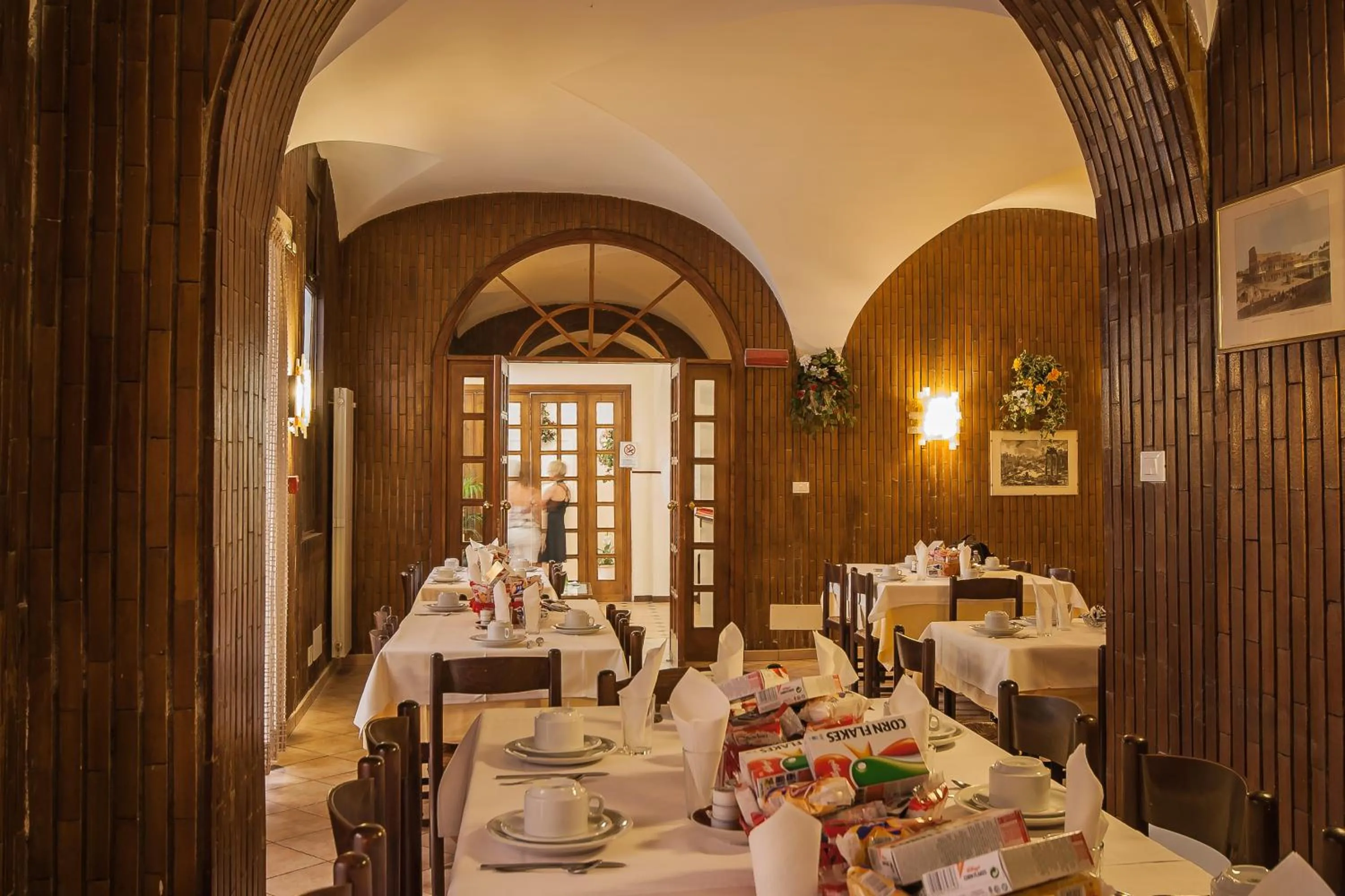 Restaurant/places to eat in Hotel Tirreno