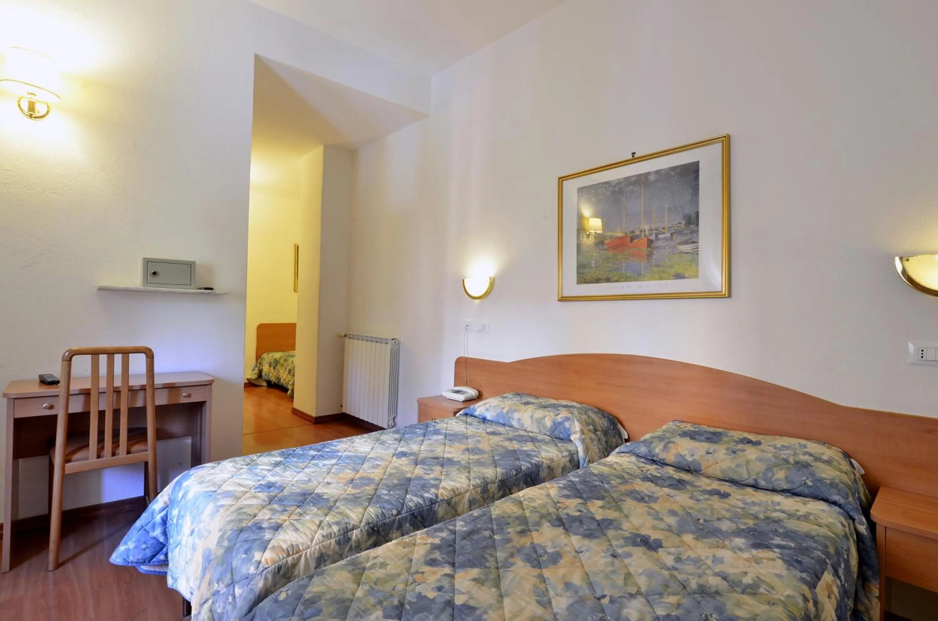 Photo of the whole room, Bed in Hotel Tirreno