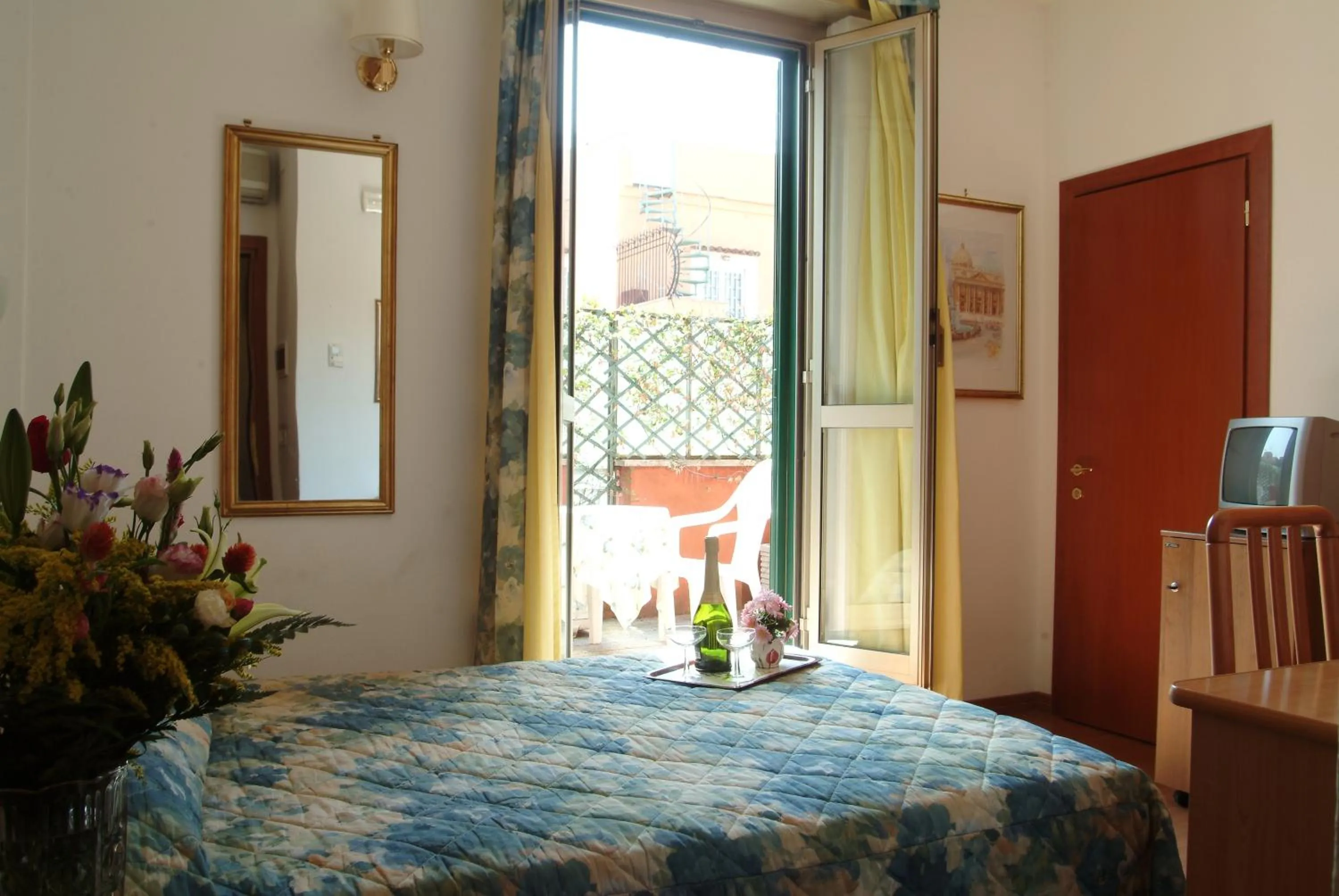 Photo of the whole room, Bed in Hotel Tirreno