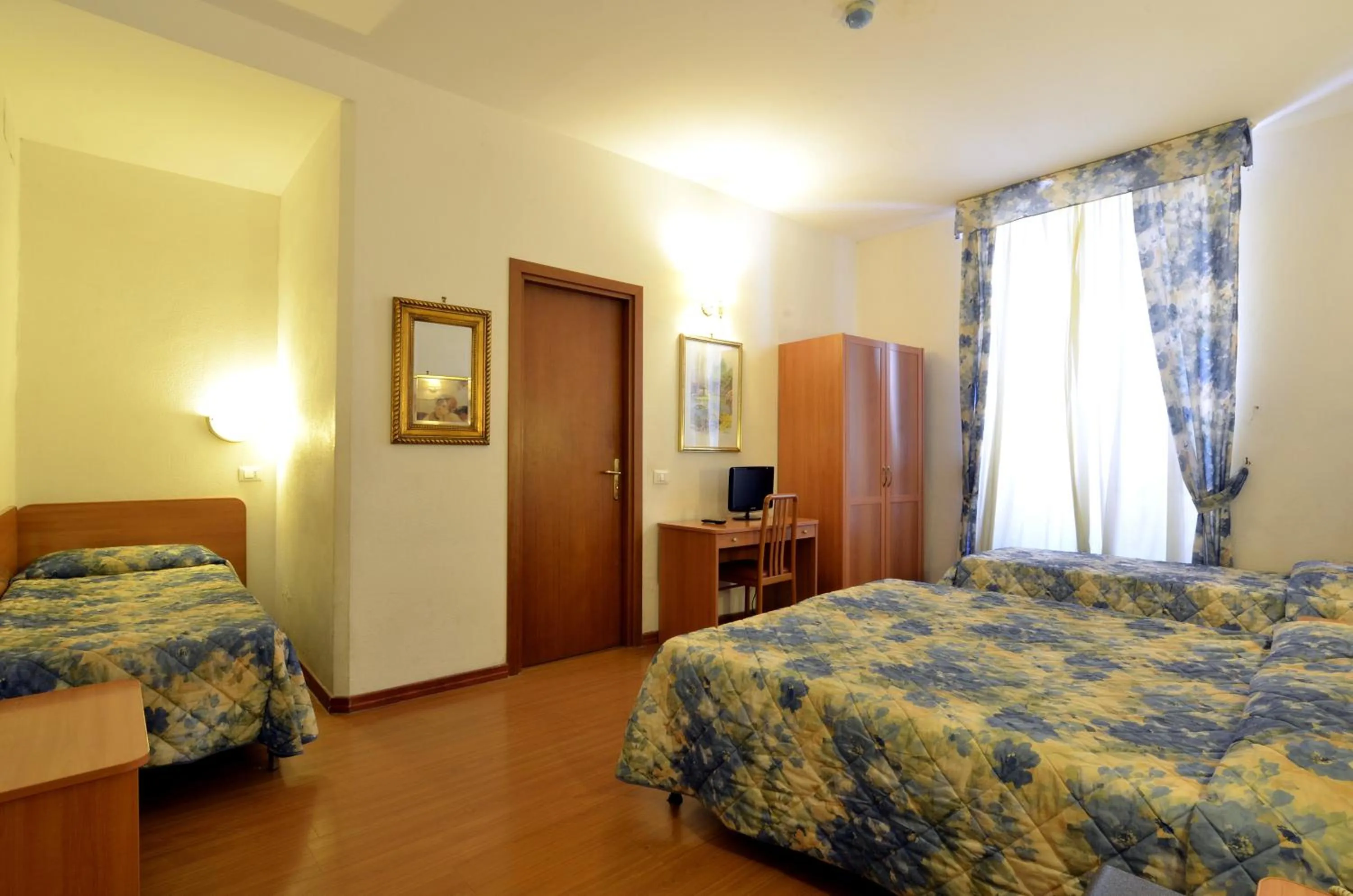 Photo of the whole room, Bed in Hotel Tirreno