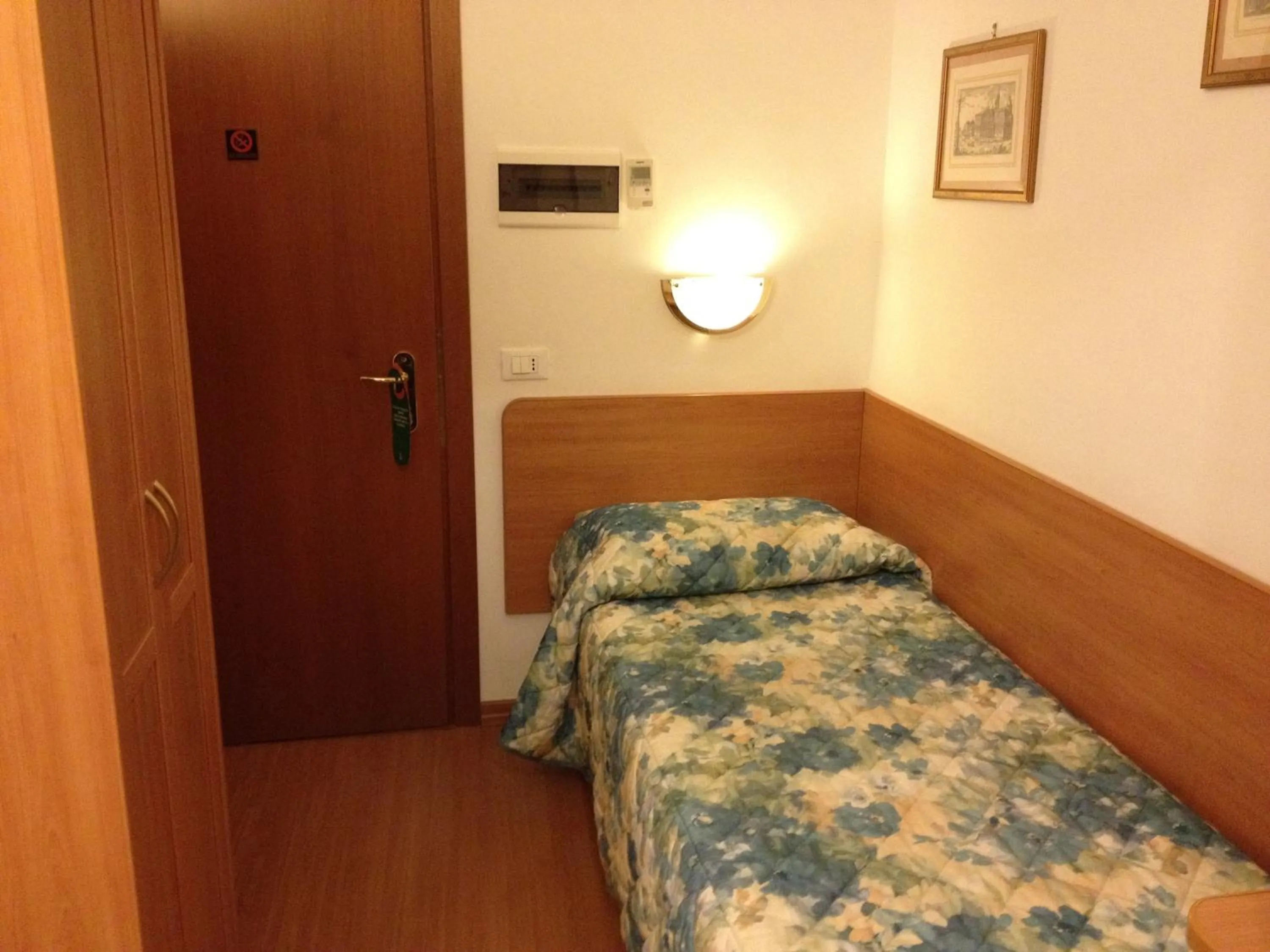 Bed in Hotel Tirreno