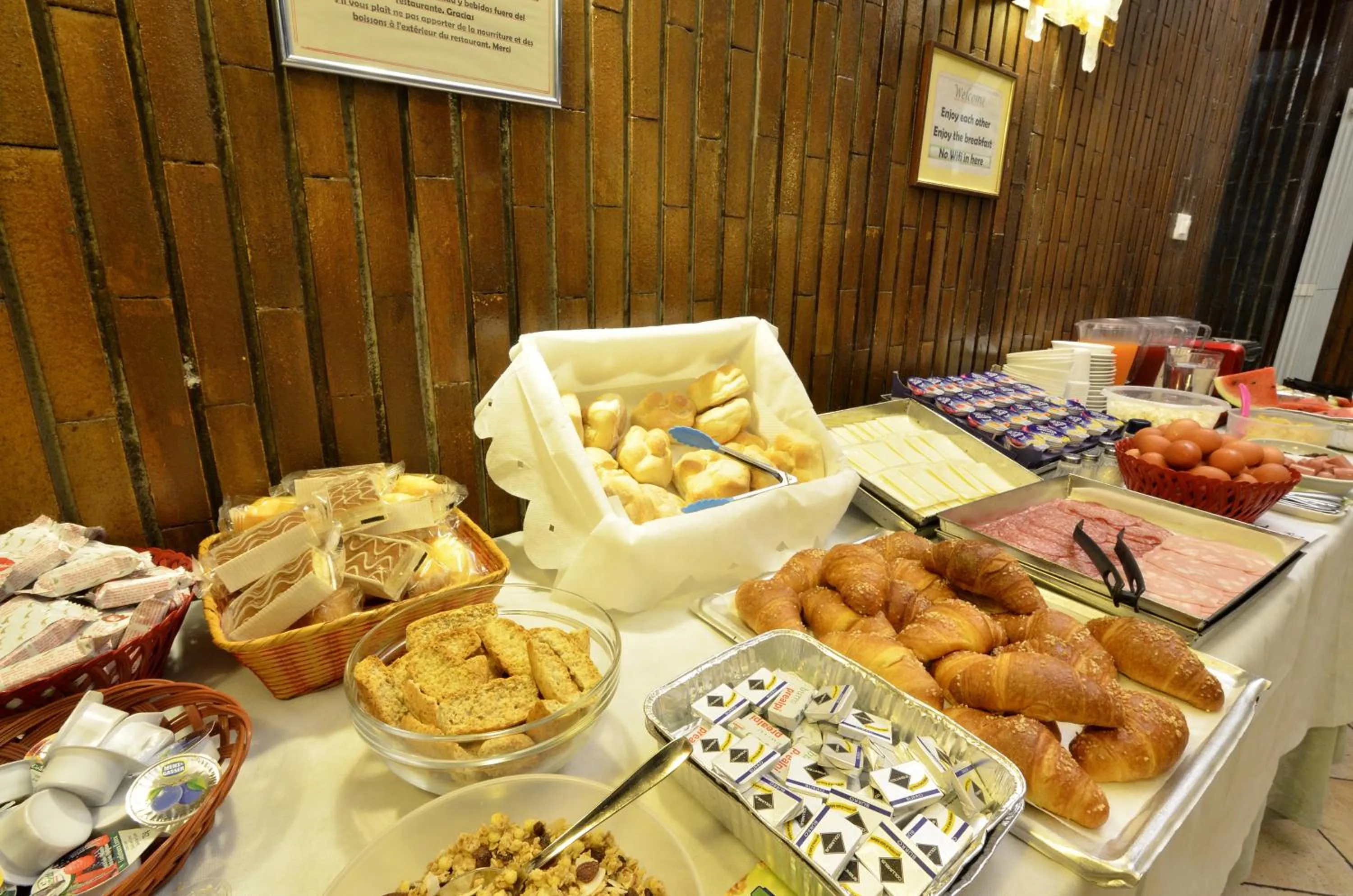 Continental breakfast in Hotel Tirreno