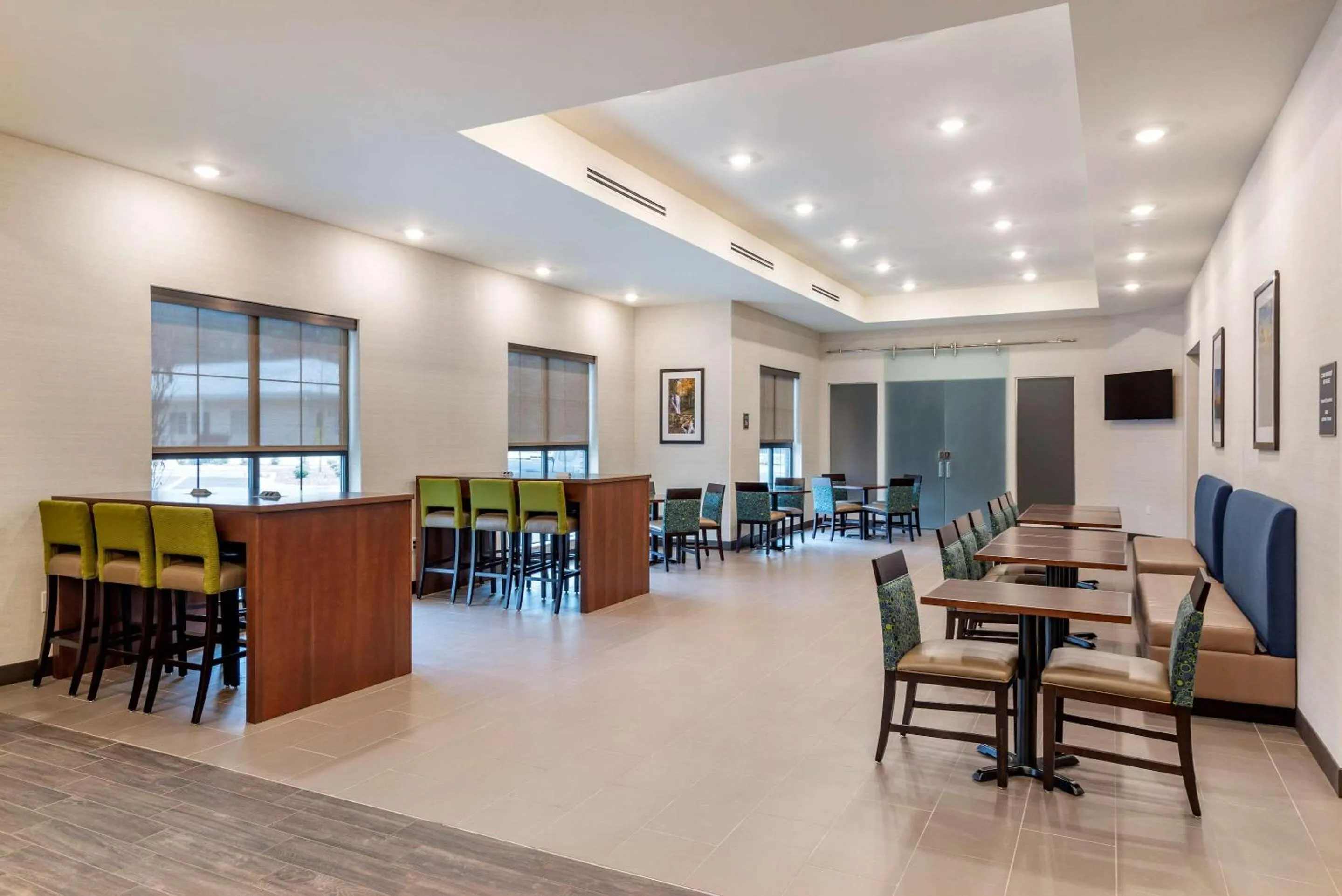 Restaurant/places to eat in Comfort Suites
