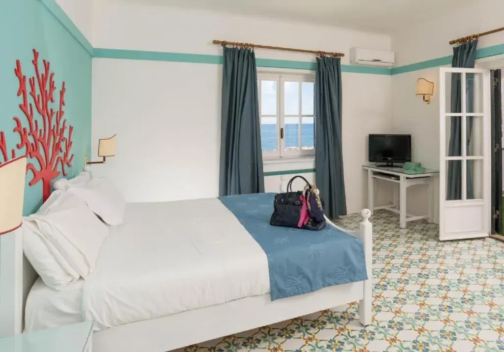 Standard Twin Room with Sea View in Sunbay Park Hotel Standard Twin Room with Sea View in Sunbay Park Hotel