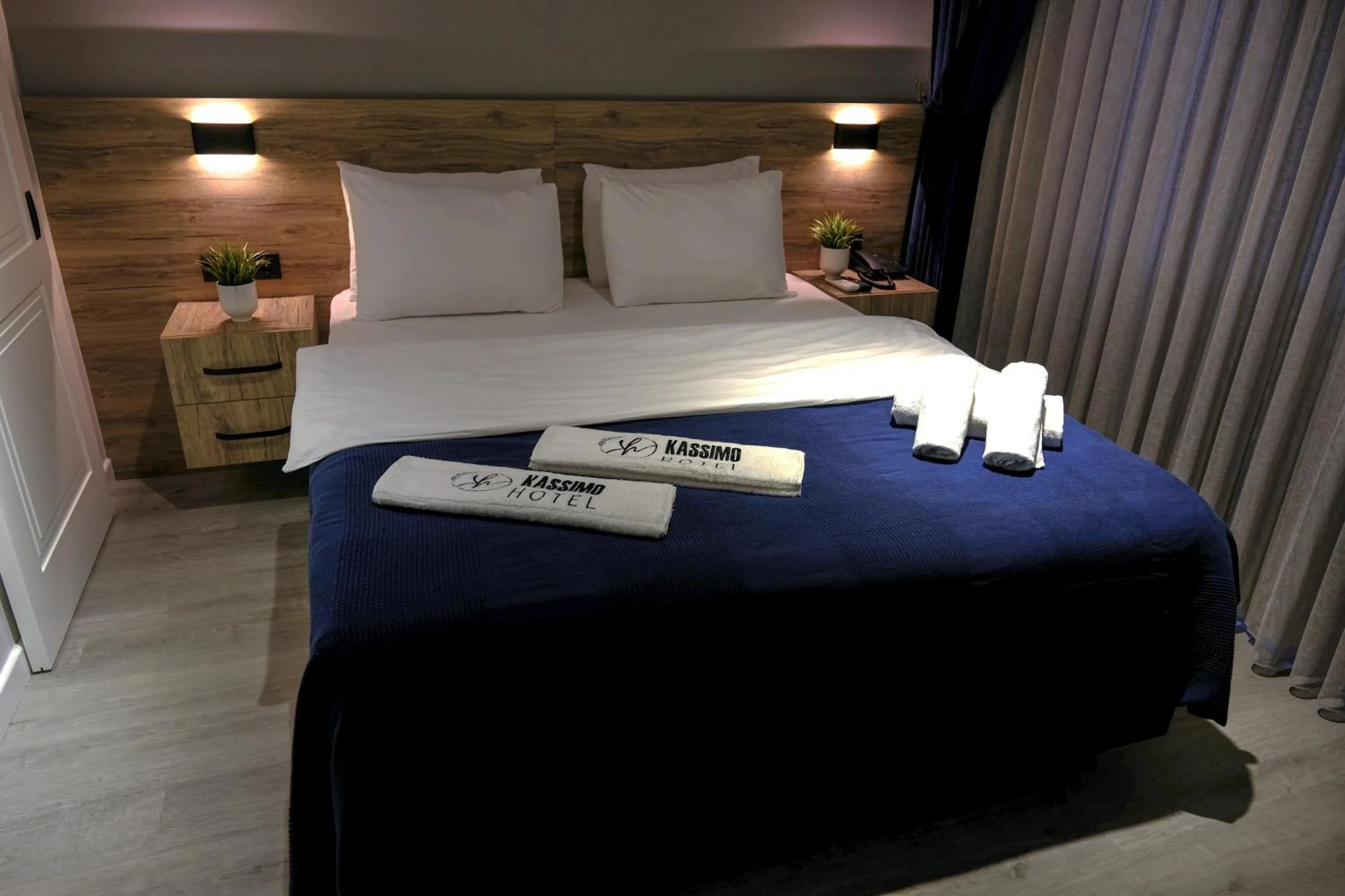 Photo of the whole room, Bed in Kassimo Hotel