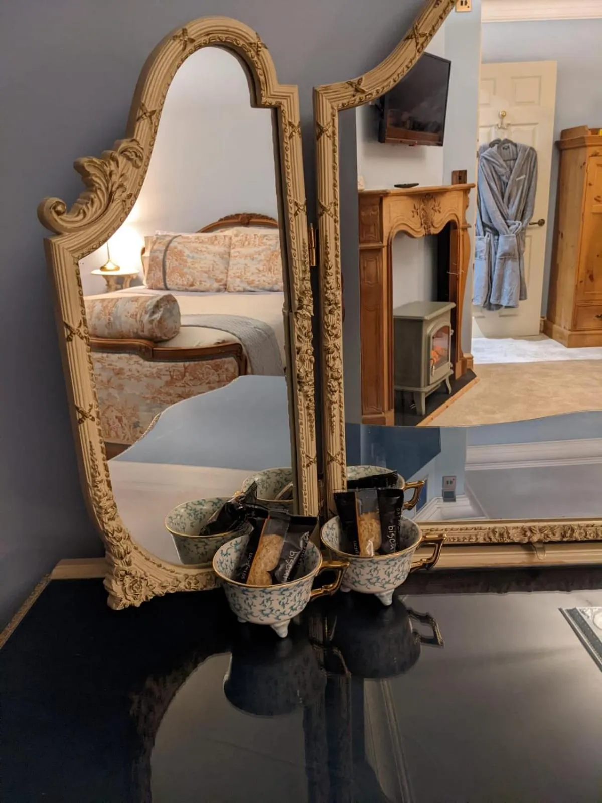 hair dresser, Bed in Hideaway Escapes, Farmhouse B&B & Holiday Home, Ideal family stay or Romantic break, Friendly animals on our smallholding in beautiful Pembrokeshire setting close to Narberth