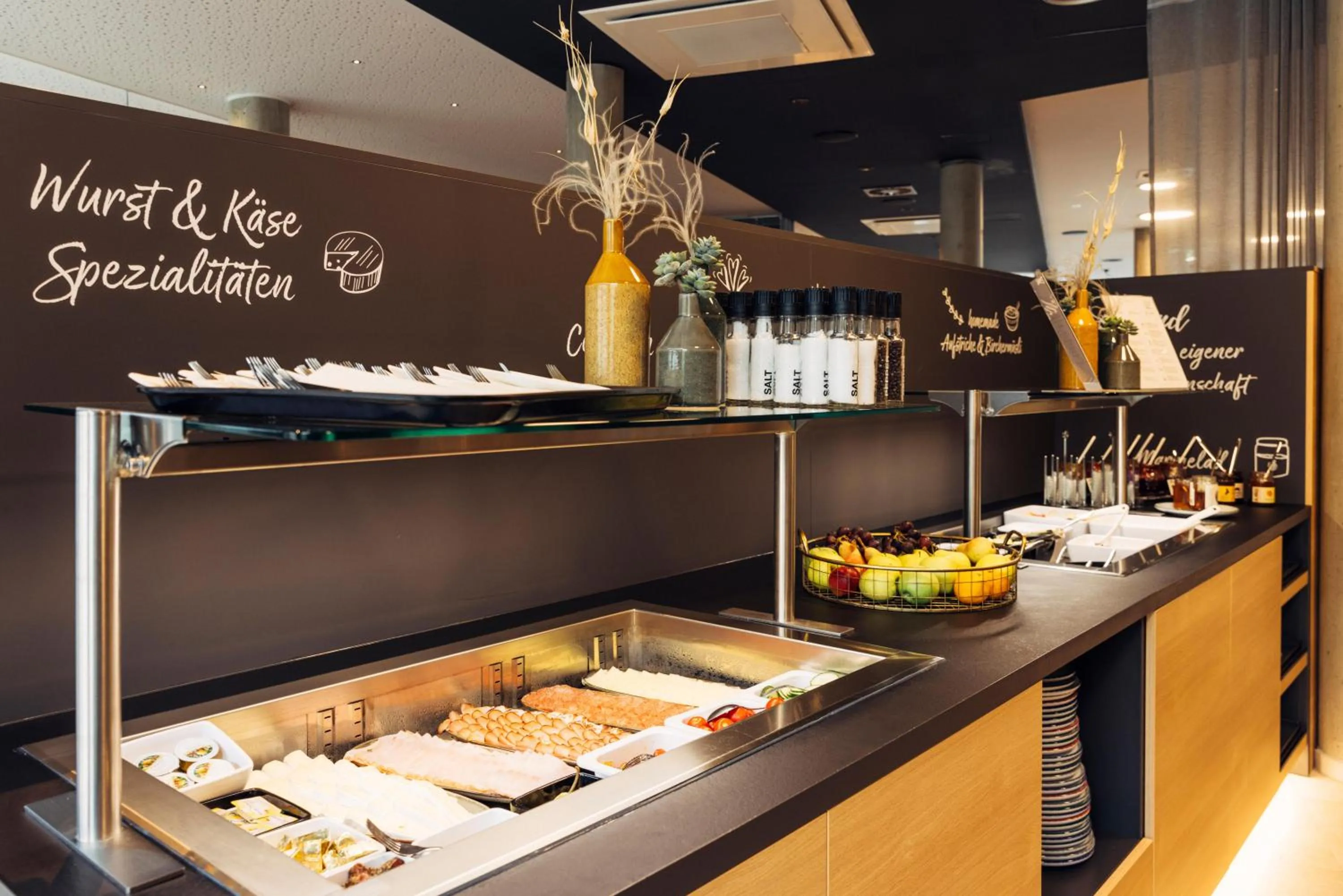 Restaurant/places to eat in harry's home Telfs hotel & apartments