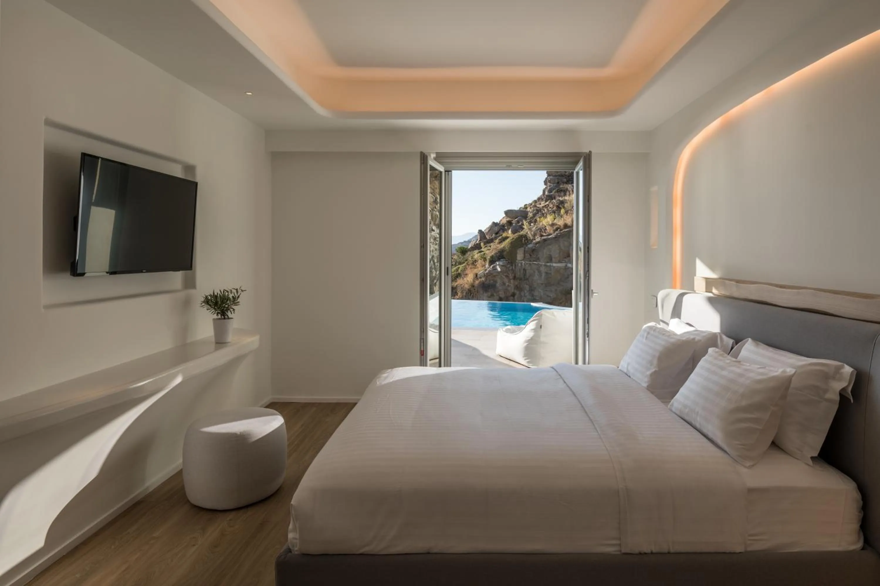 Photo of the whole room, Bed in Arocaria Mykonos