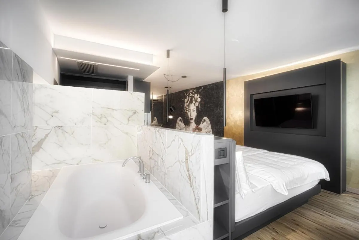 Bath, Bed in M Loft - adults only