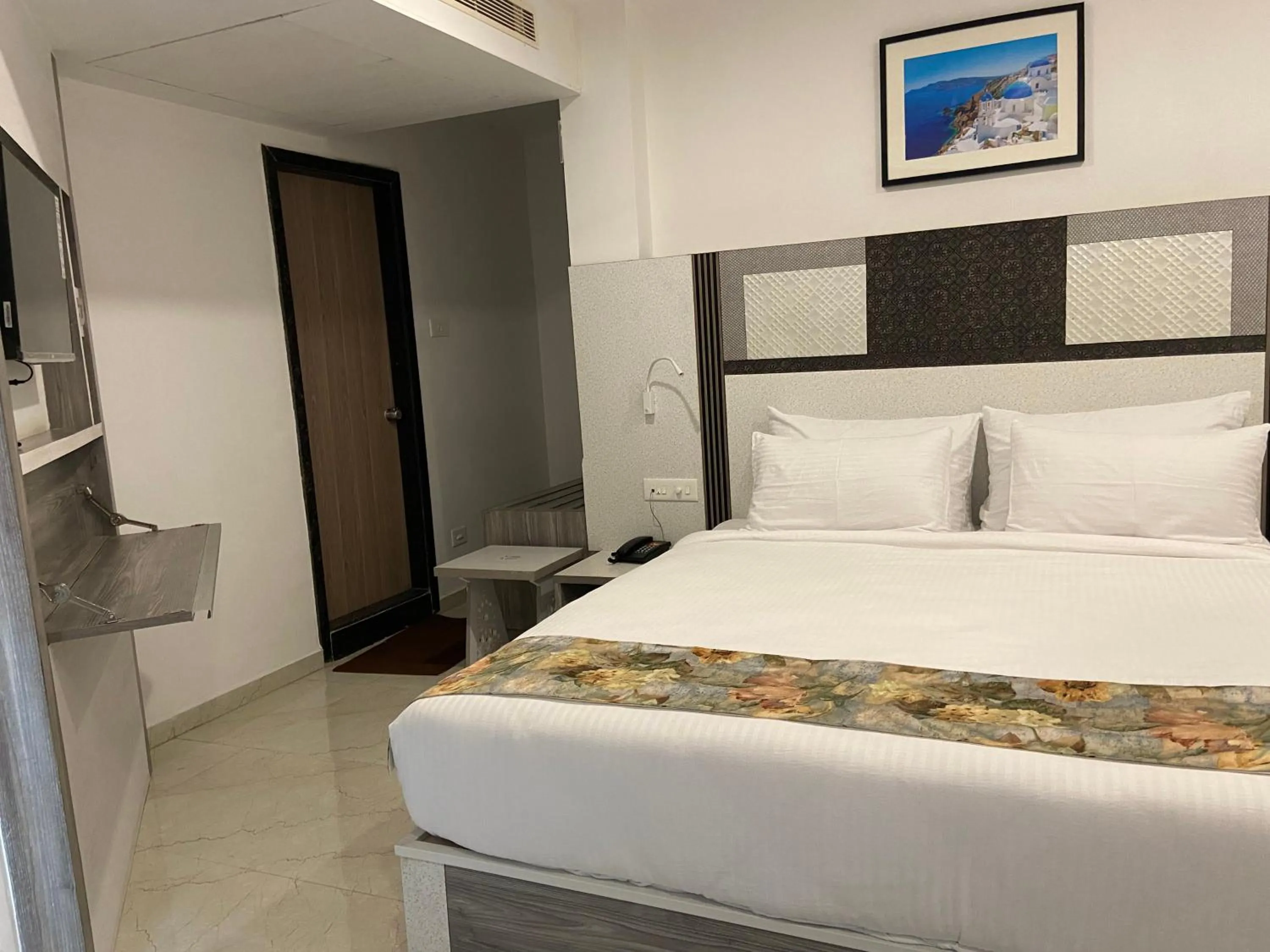 Bedroom, Bed in Dash Hotels - Affordable Luxury