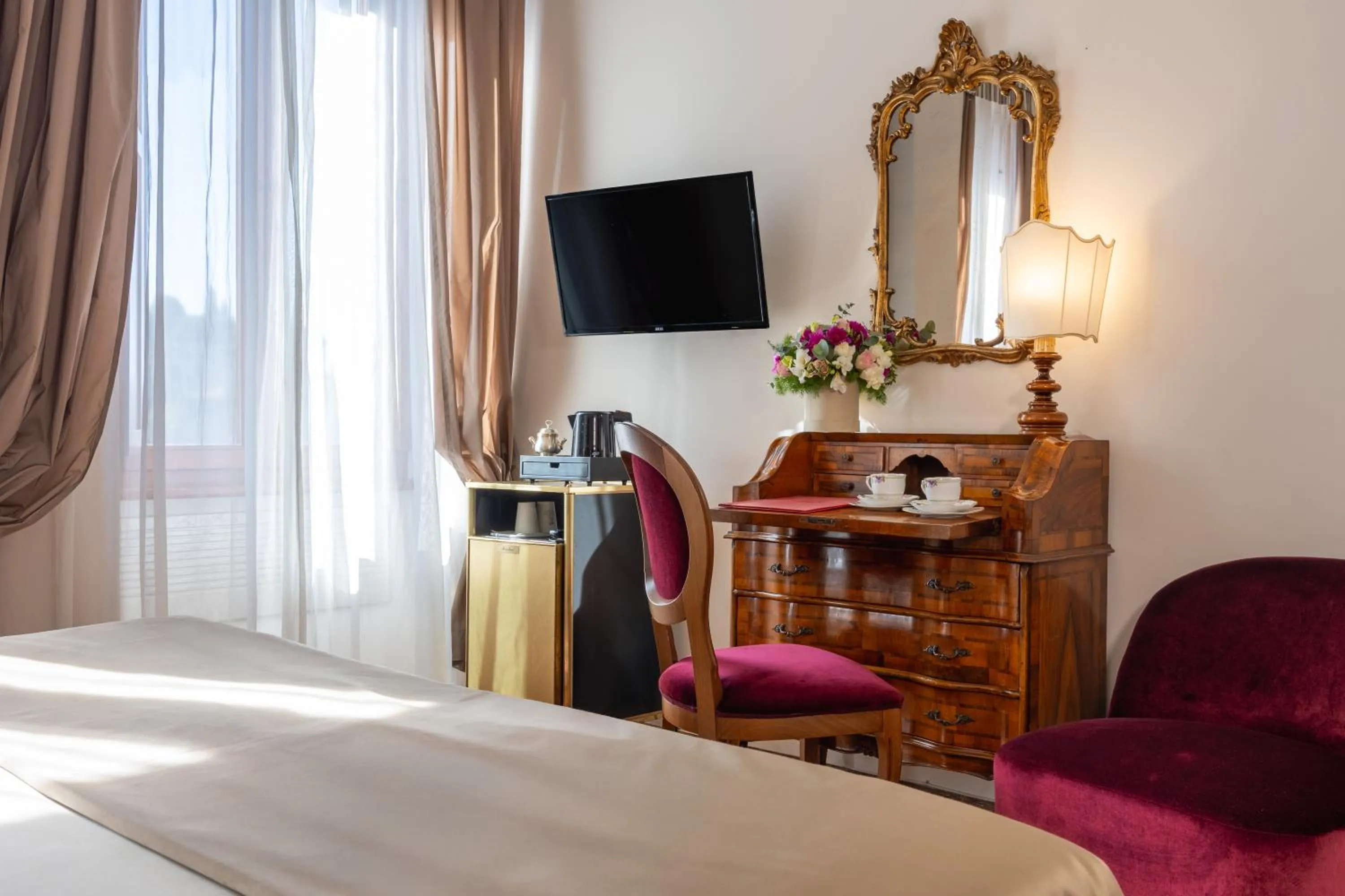 TV and multimedia, Bed in Hotel Forum