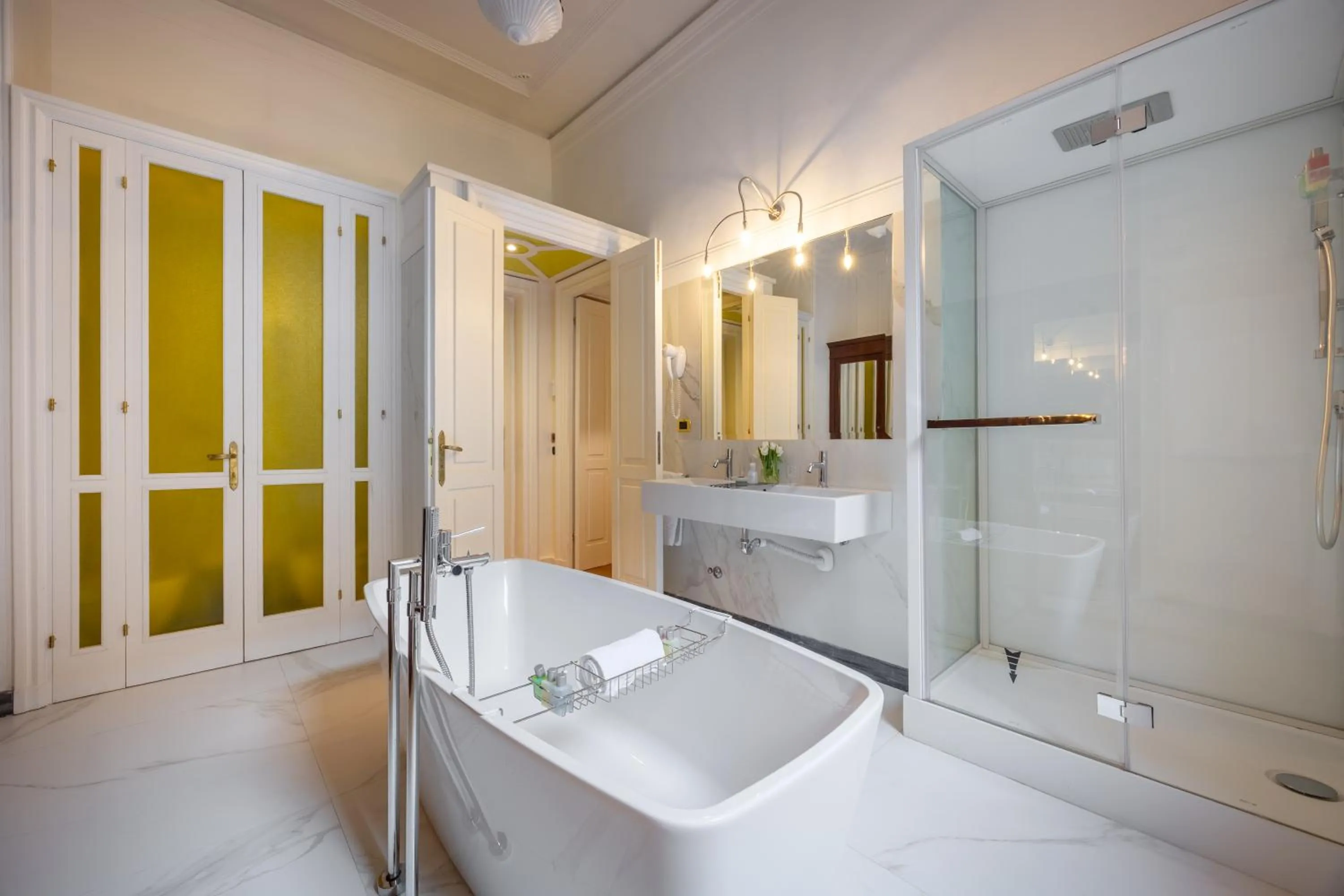 Bathroom in Grand Hotel Plaza