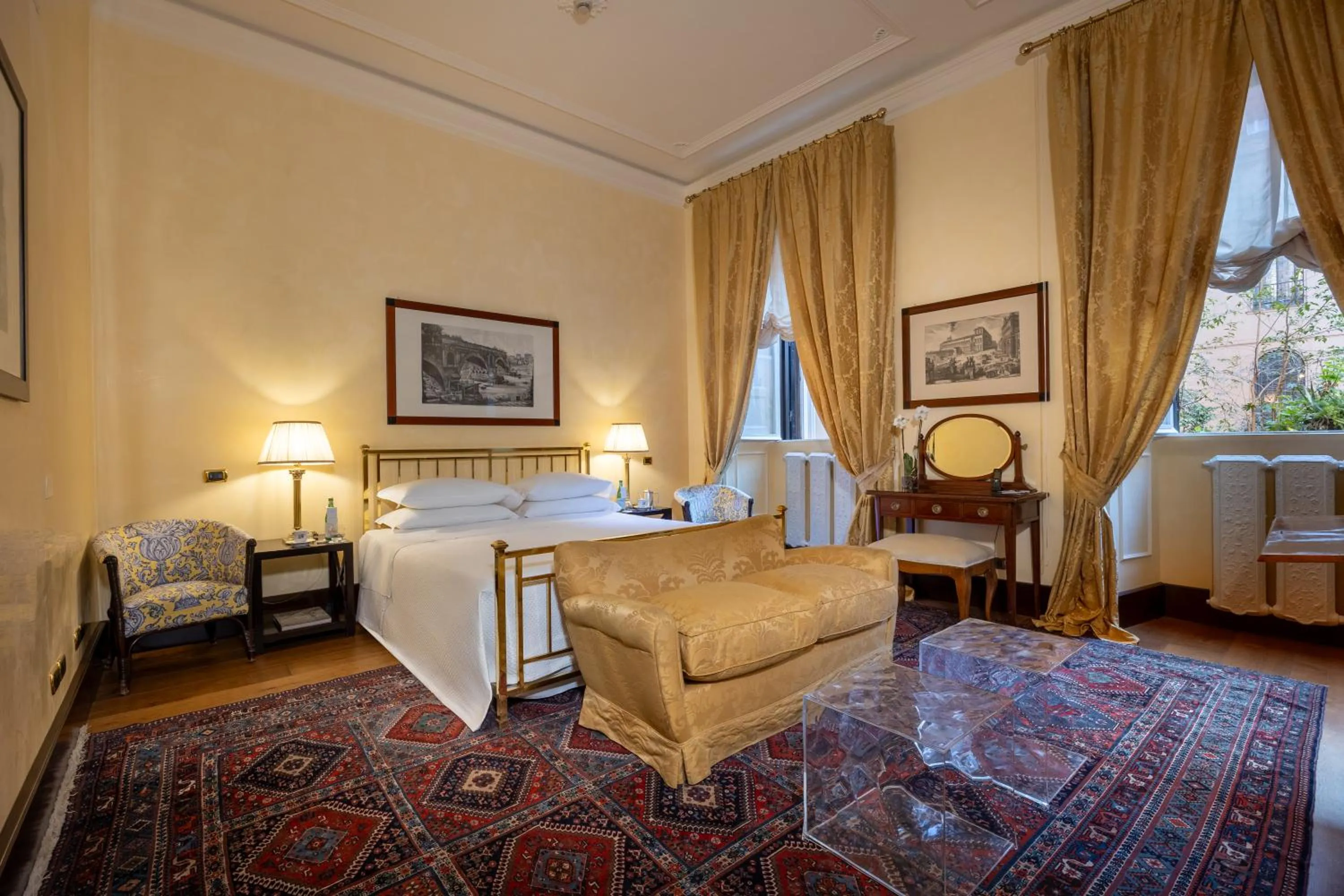 Bedroom, Bed in Grand Hotel Plaza