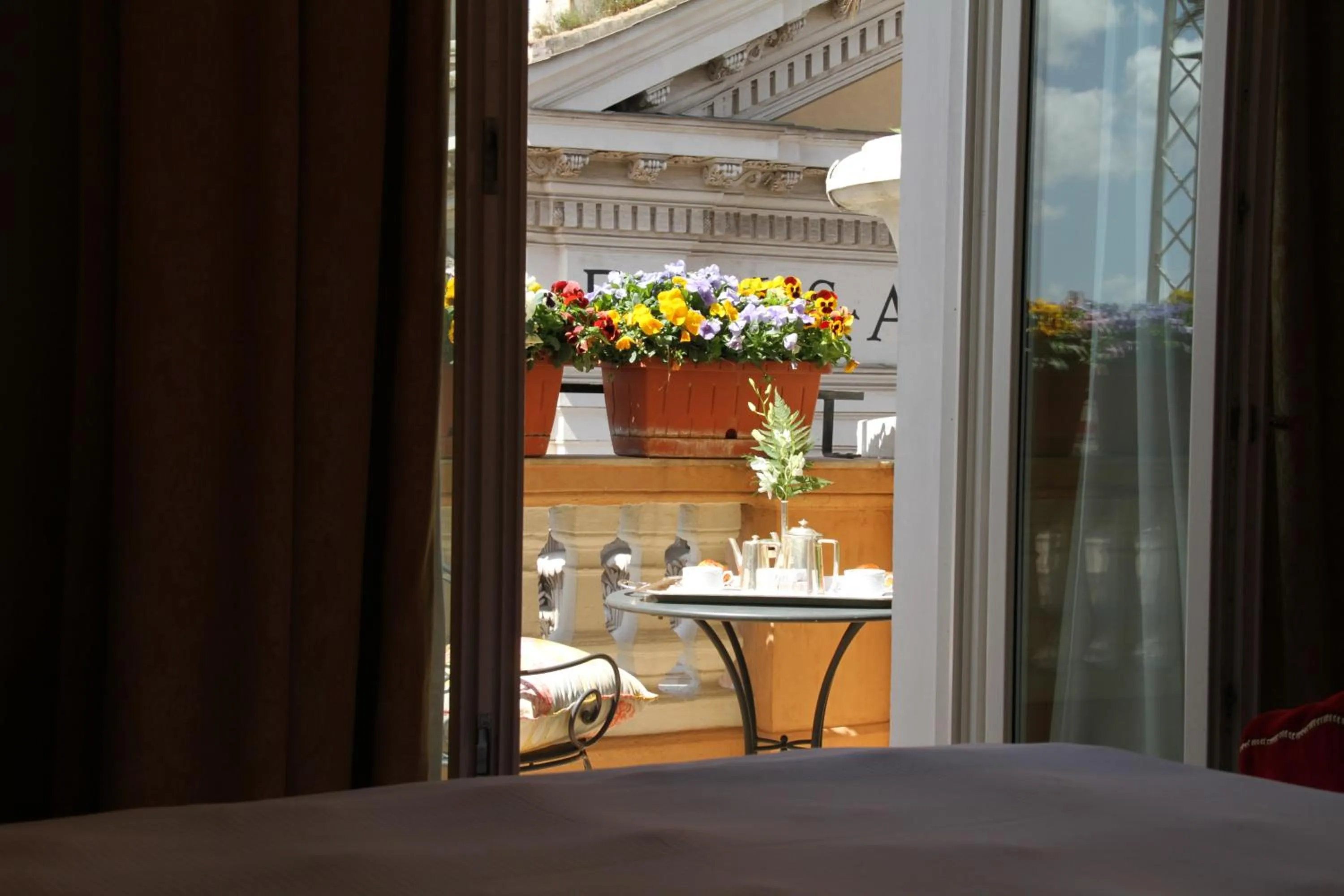 View (from property/room), Bed in Grand Hotel Plaza