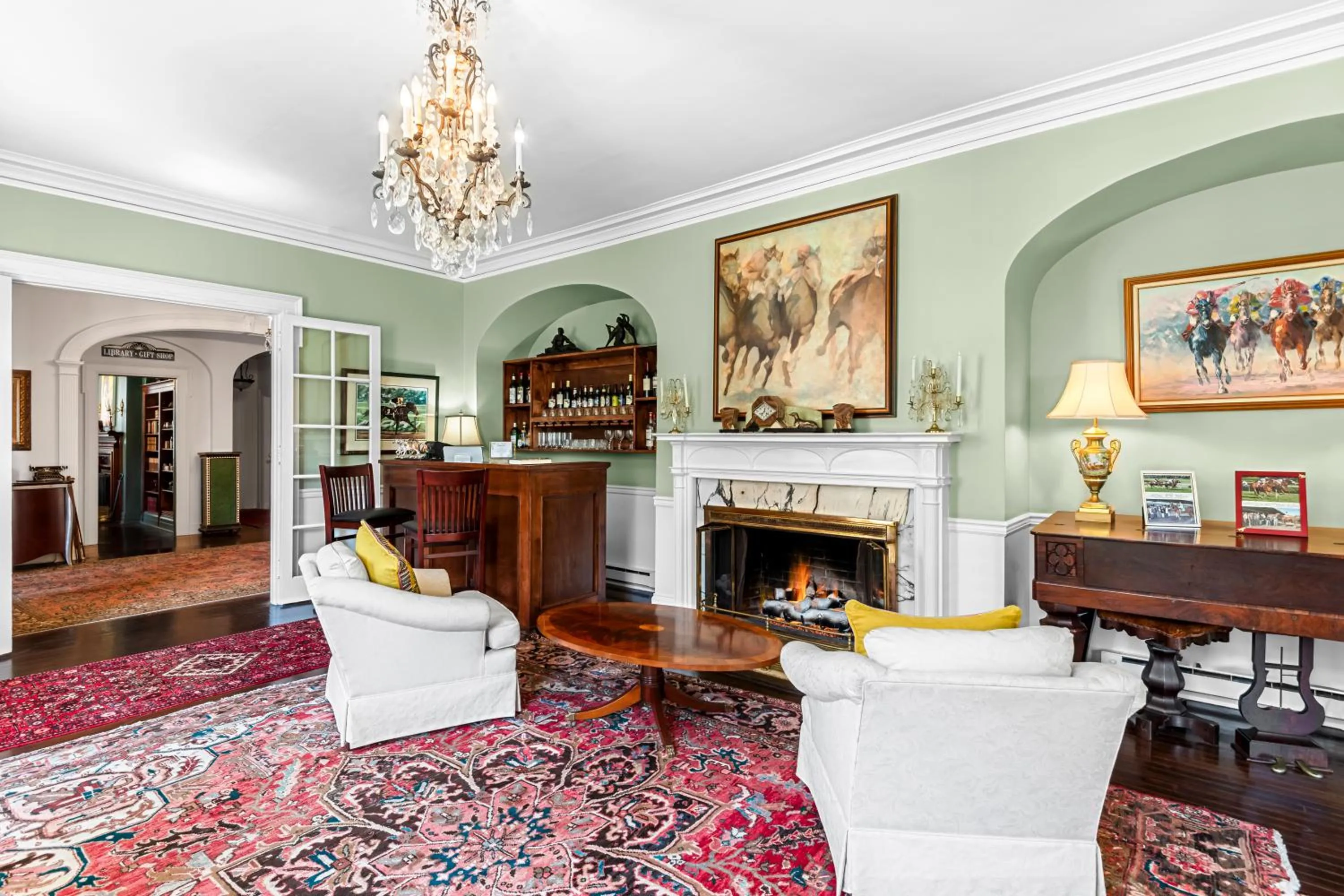 Lounge or bar in Benn Conger Inn