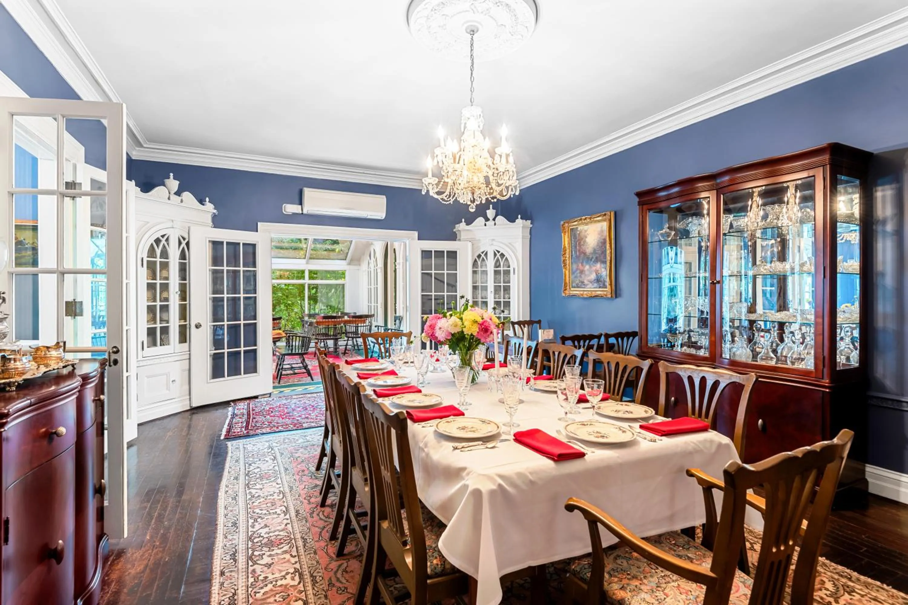 Dining area in Benn Conger Inn