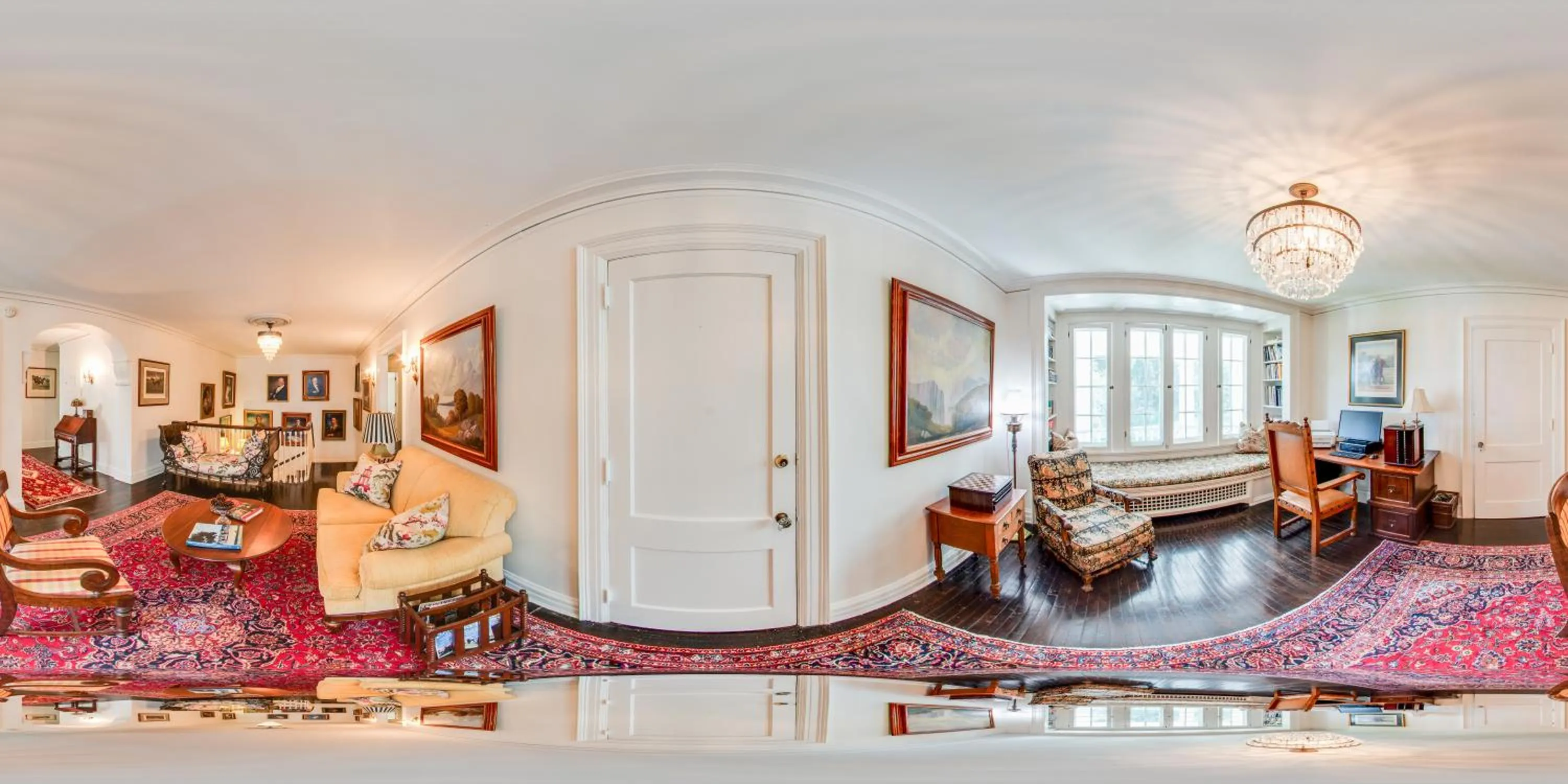 Seating area in Benn Conger Inn